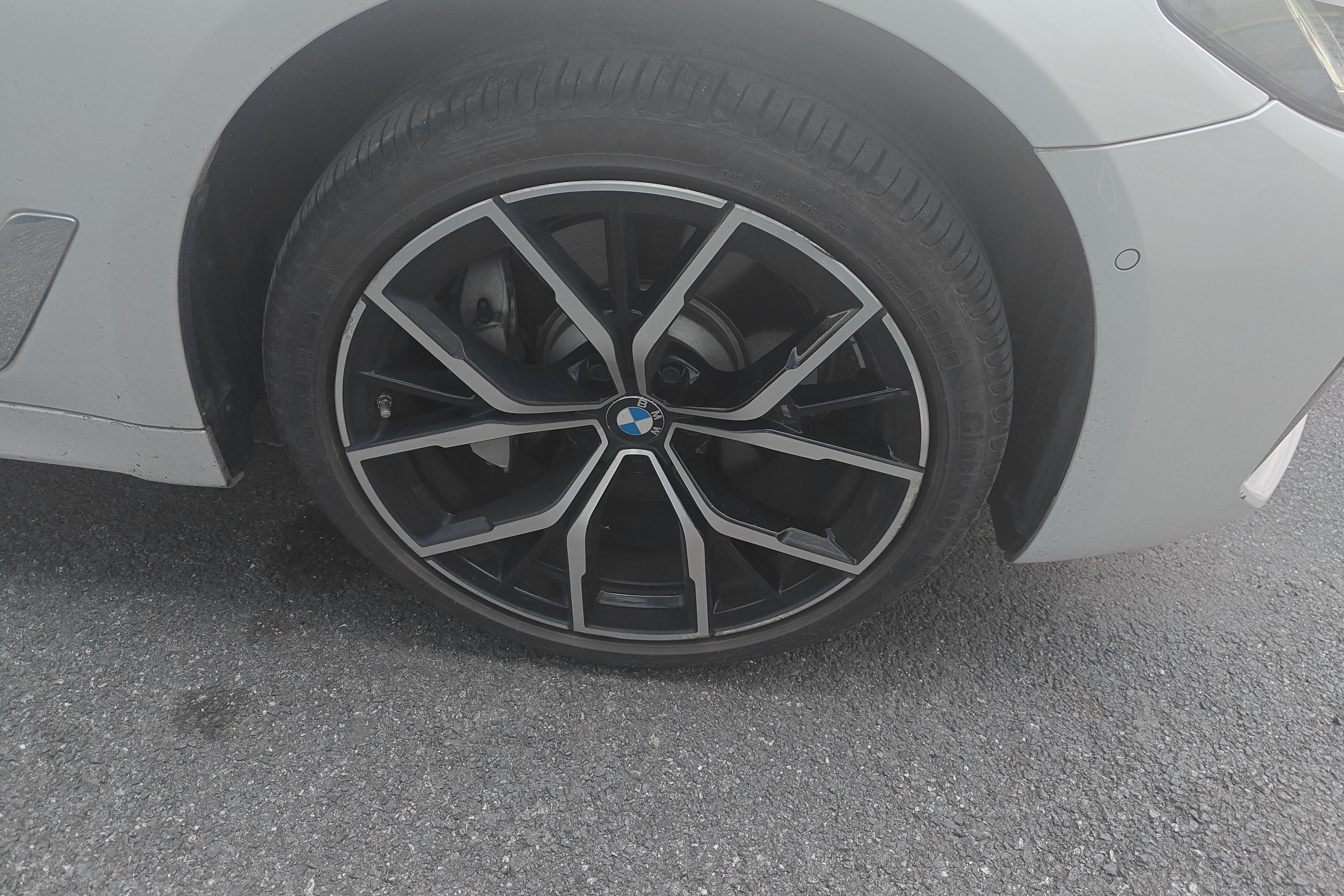 宝马5系 530Li 2021款 2.0T 自动 后驱 改款尊享型M运动套装 (国Ⅵ) 