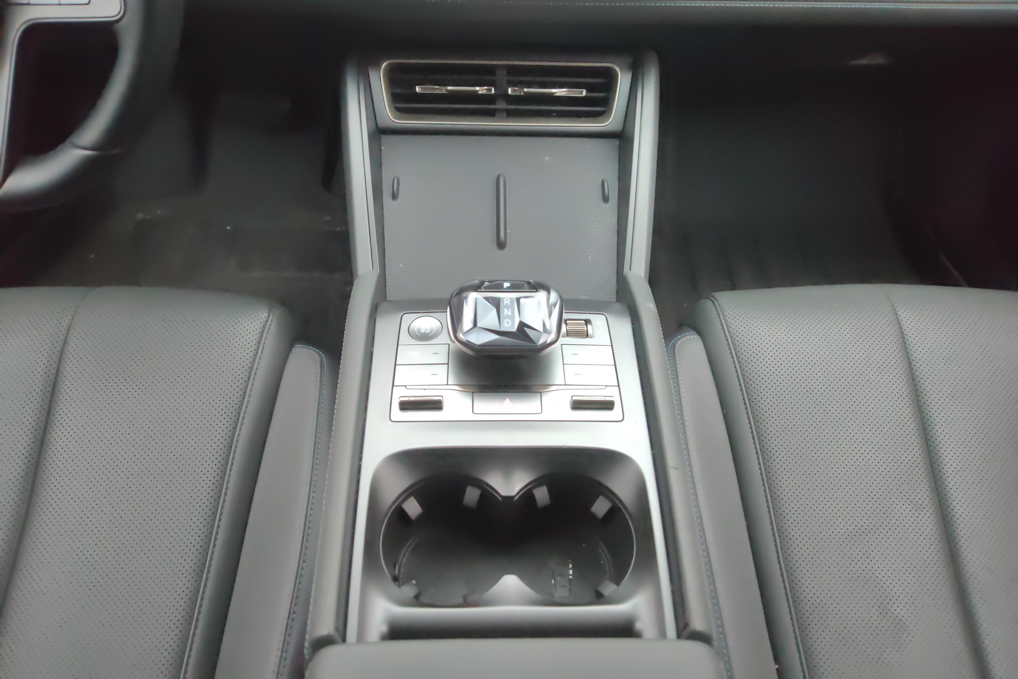 比亚迪秦L 2025款 10.08kWh1.5L 前驱 插电式油电混合 80KM领先型 (国Ⅵ) 