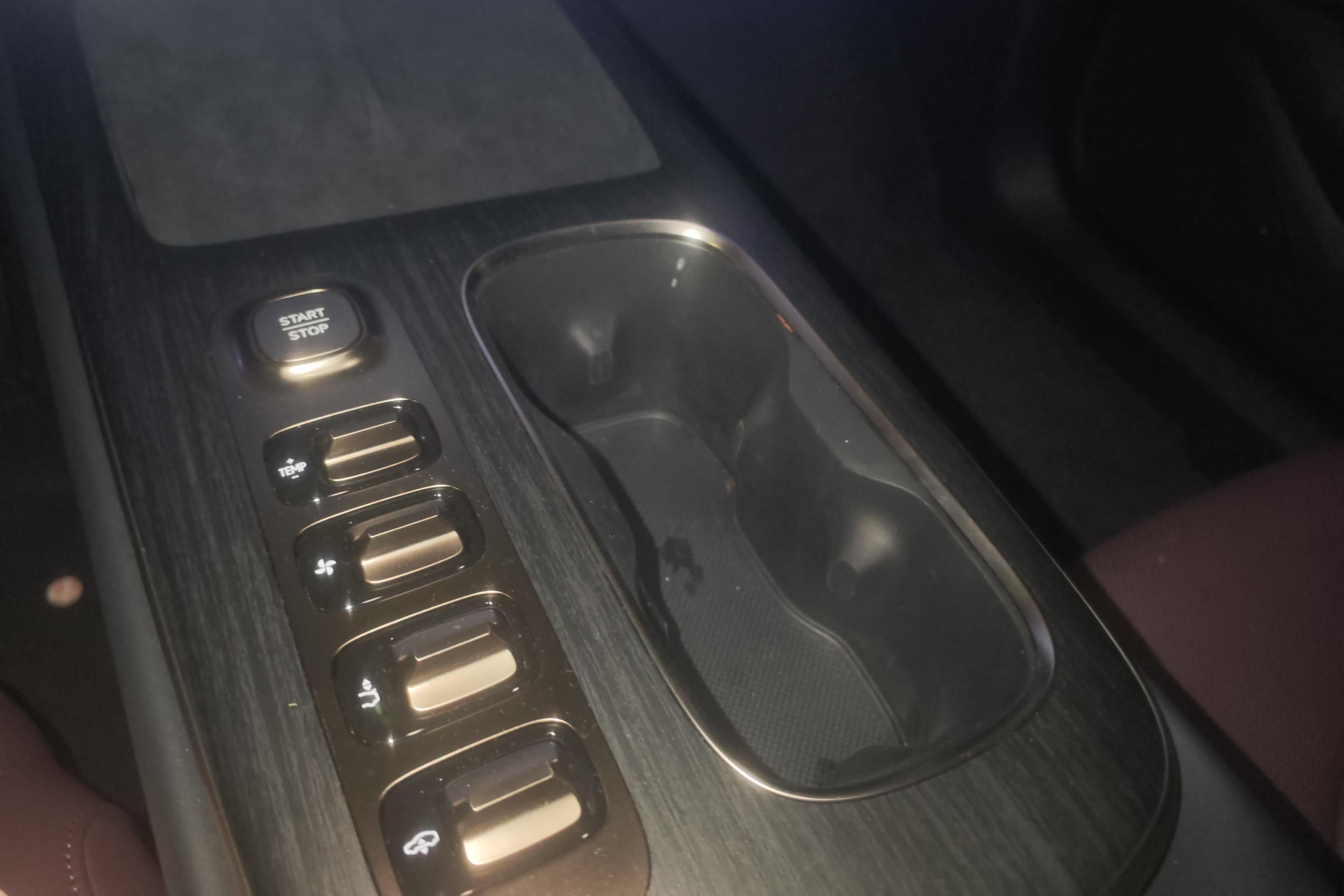 小米汽车SU7 2024款 0.0T 自动 750km-Max创始版 