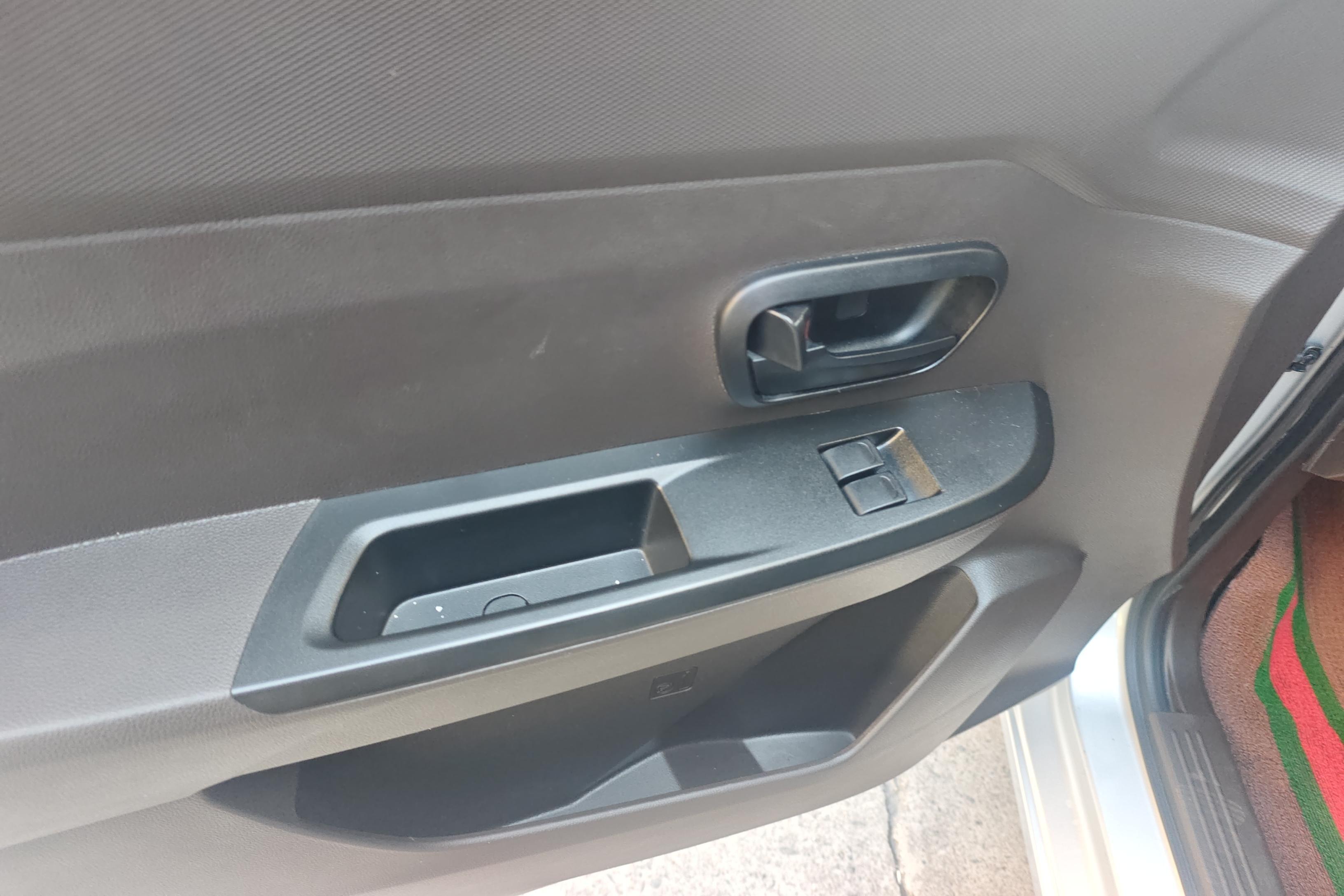五菱宏光 V 2022款 1.5L 手动 后驱 7座 劲取版电动助力 (国Ⅵ) 