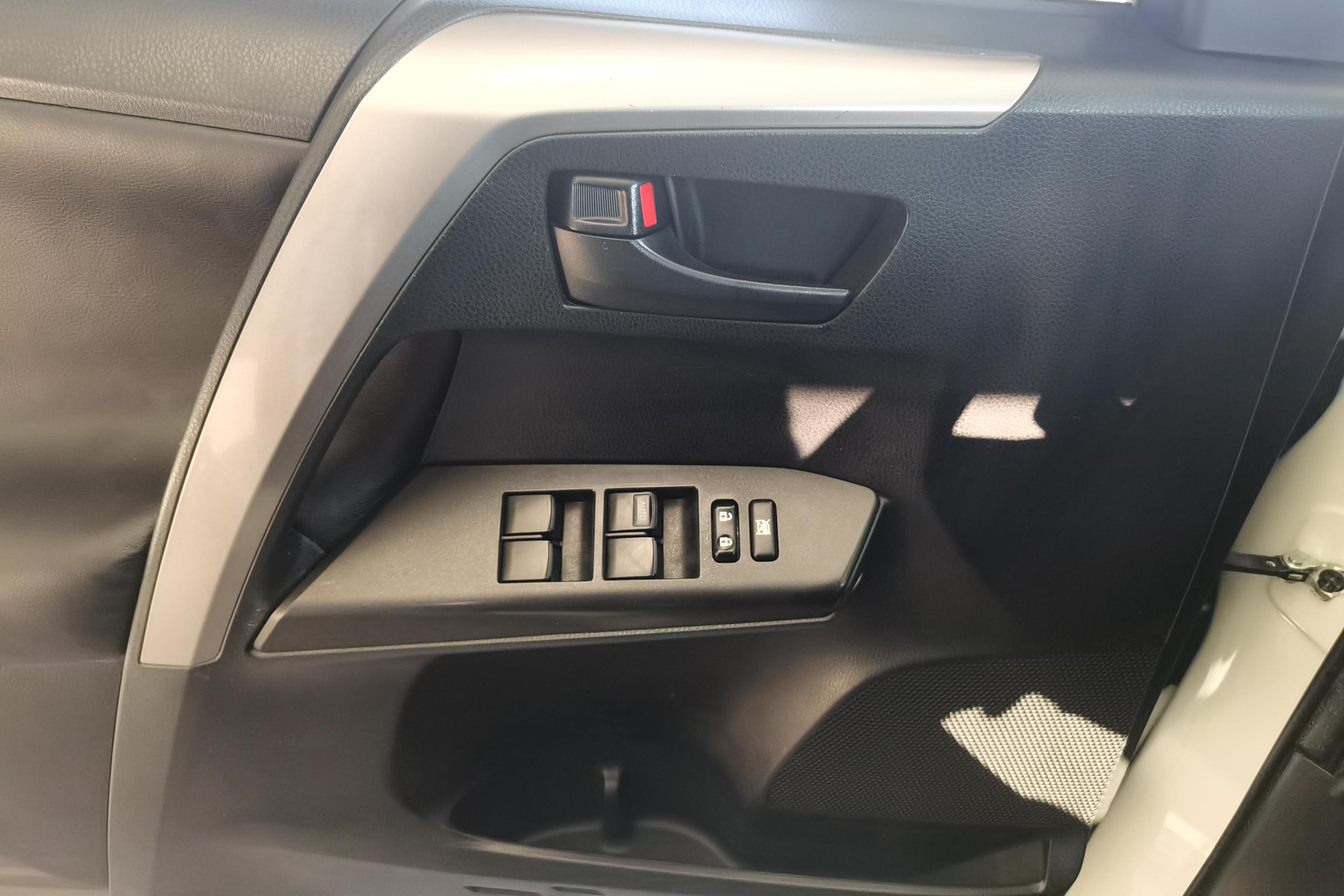 丰田RAV4 2019款 2.0L 自动 前驱 先锋版 (国Ⅵ) 