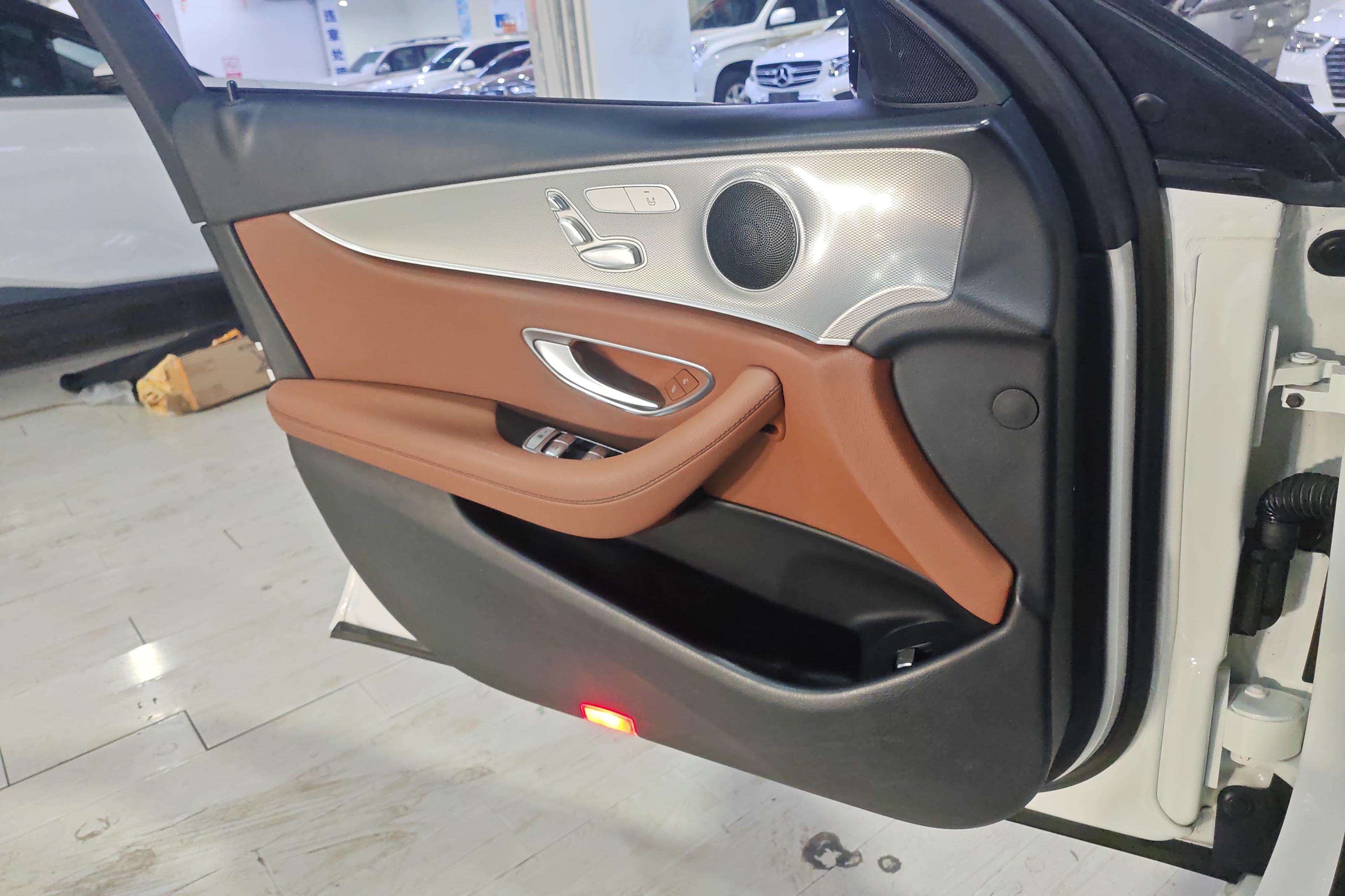 奔驰E级 E200 2018款 2.0T 自动 后驱 运动型 (国Ⅴ) 