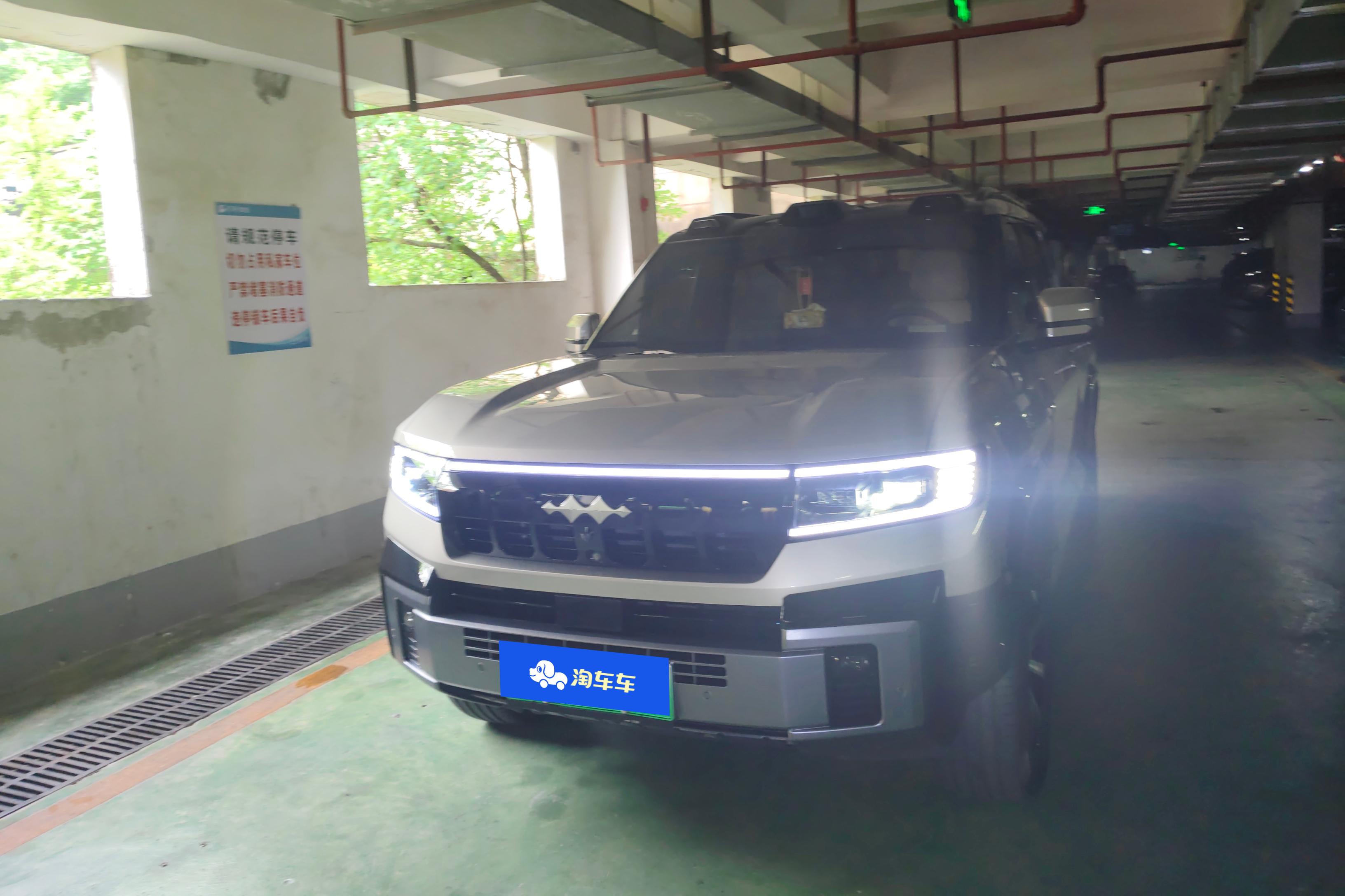 方程豹豹8 2025款 2.0T 自动 四驱 7座 插电式油电混合 智勇旗舰版 (国Ⅵ) 