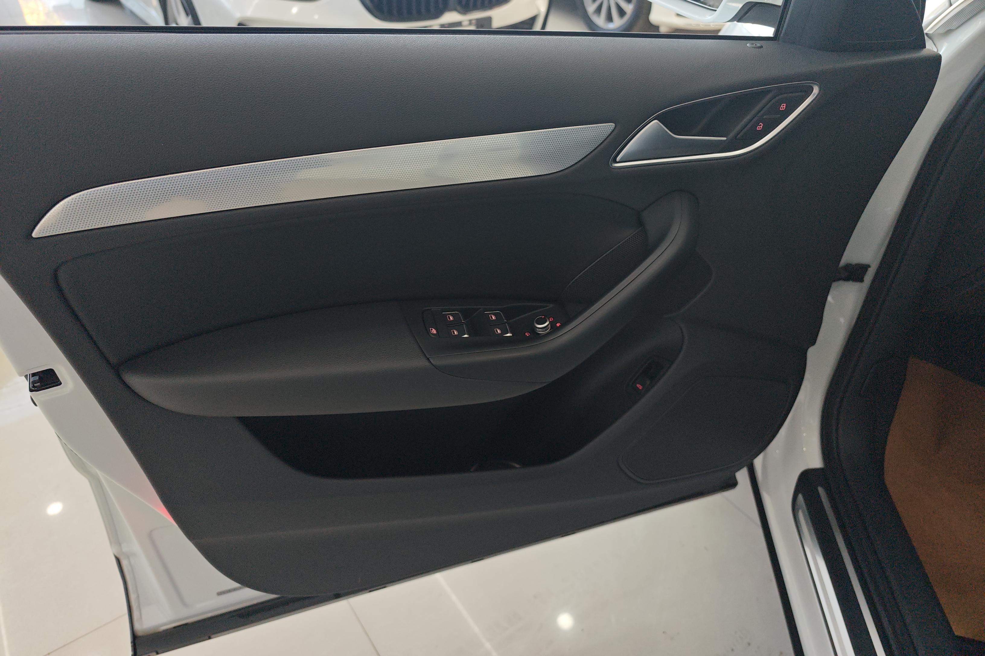 奥迪Q3 35TFSI 2018款 2.0T 自动 四驱 运动型30周年纪念版 (国Ⅴ) 
