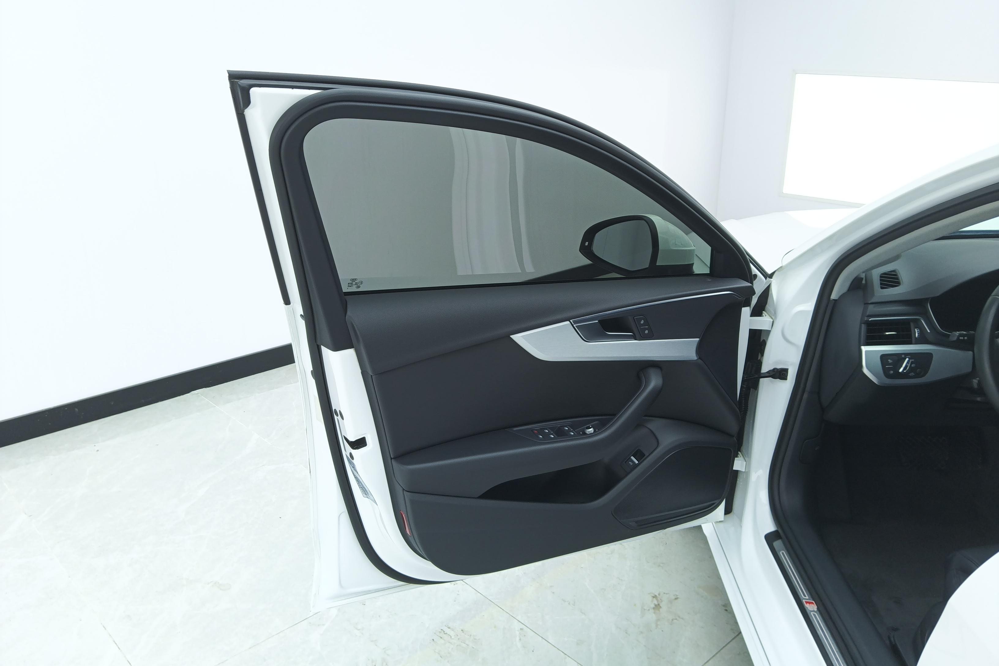 奥迪A4L 40TFSI 2022款 2.0T 自动 前驱 时尚动感型 (国Ⅵ) 