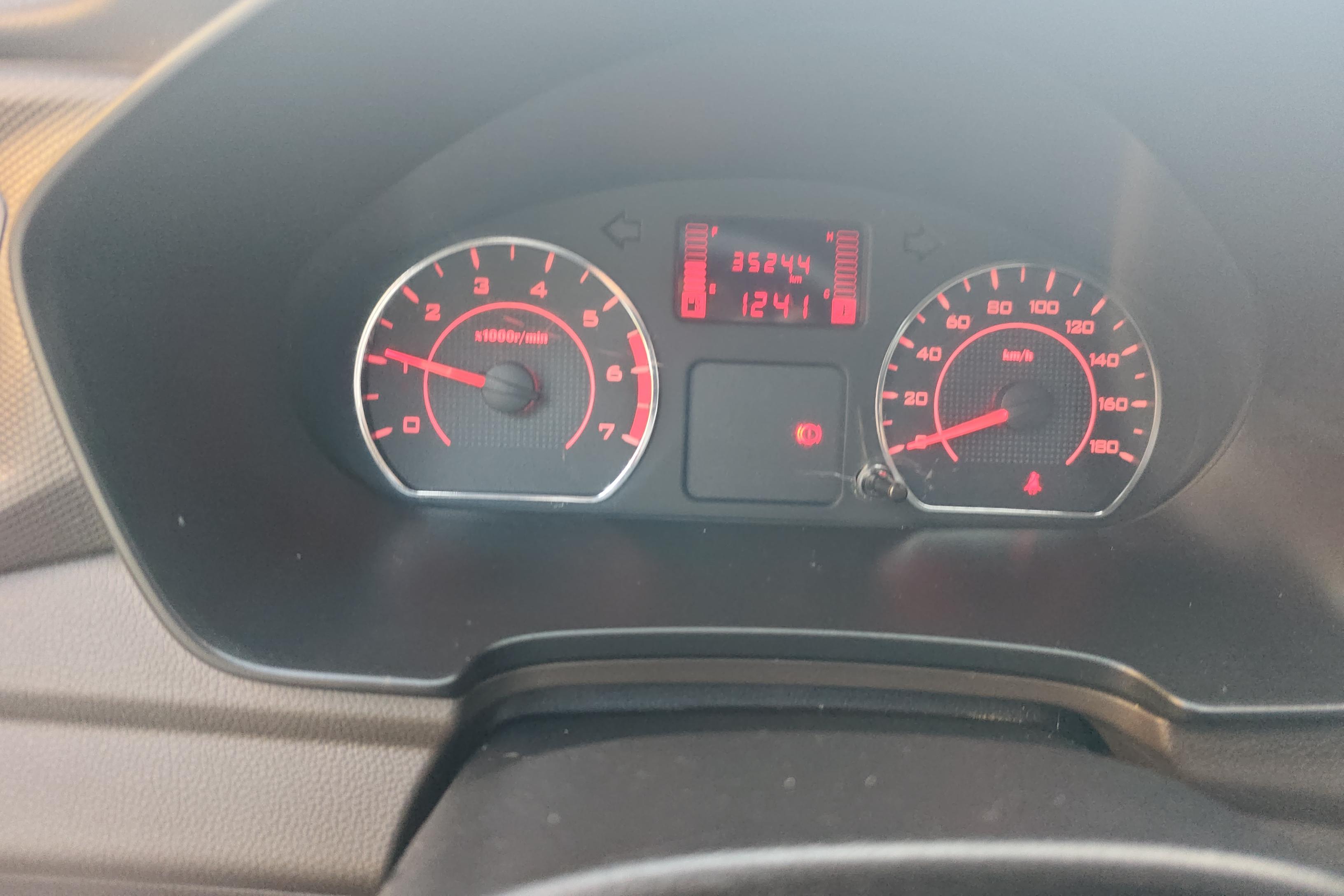 五菱宏光 V 2022款 1.5L 手动 后驱 7座 劲取版电动助力 (国Ⅵ) 