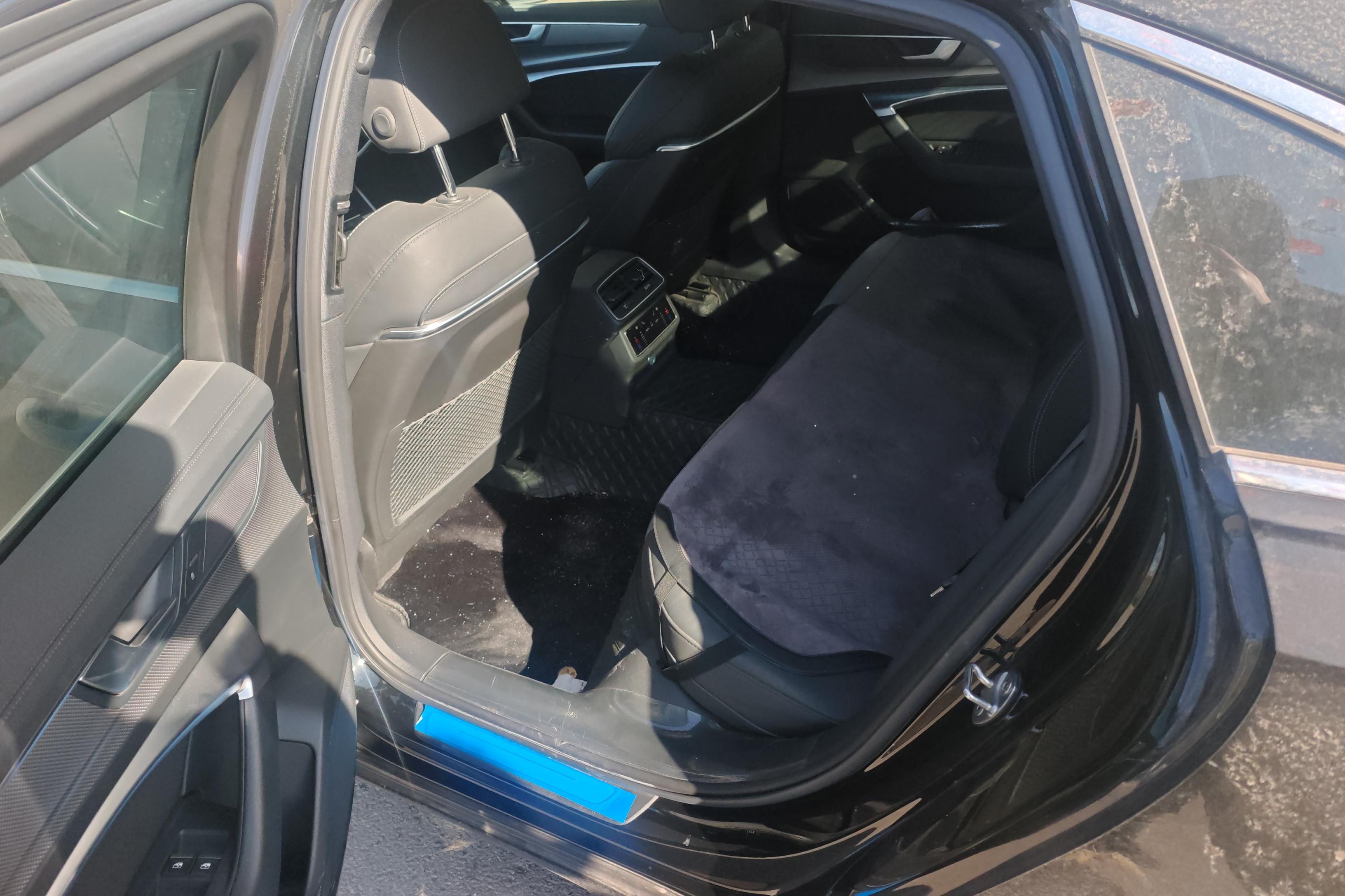 奥迪A6L 45TFSI 2021款 2.0T 自动 前驱 臻选动感型 (国Ⅵ) 