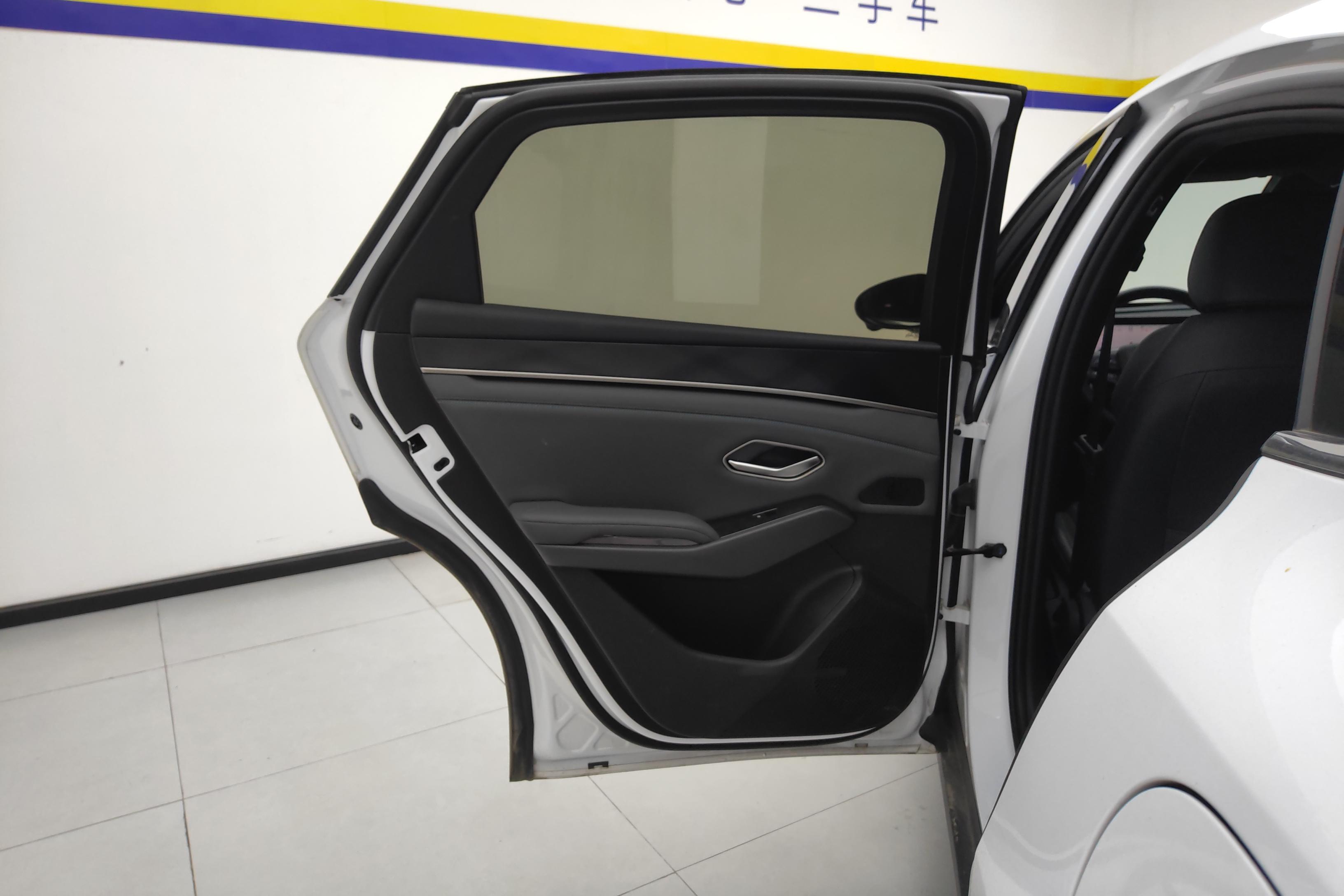比亚迪秦L 2025款 10.08kWh1.5L 前驱 插电式油电混合 80KM领先型 (国Ⅵ) 