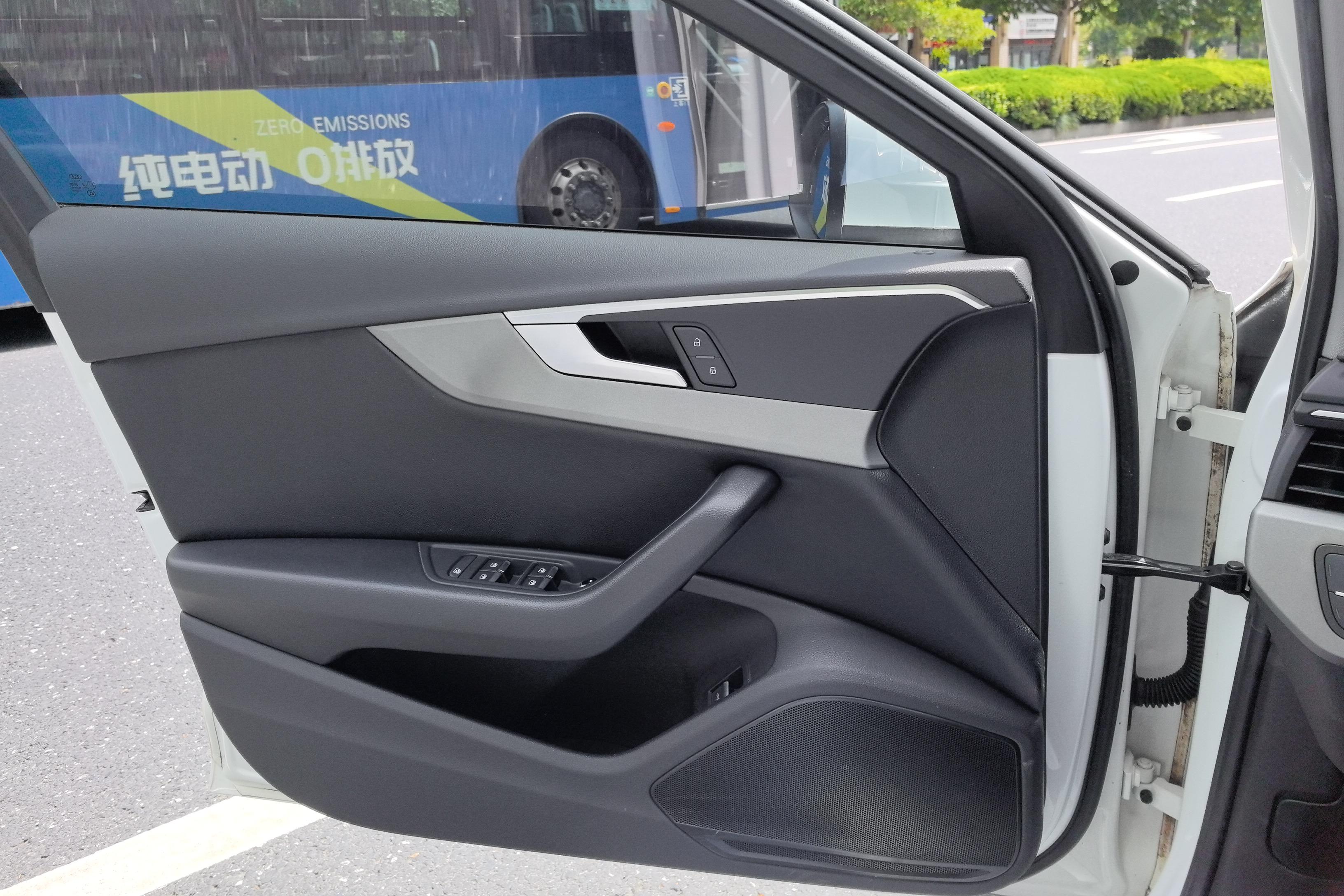 奥迪A4L 40TFSI 2018款 2.0T 自动 前驱 30周年进取型 (国Ⅴ) 