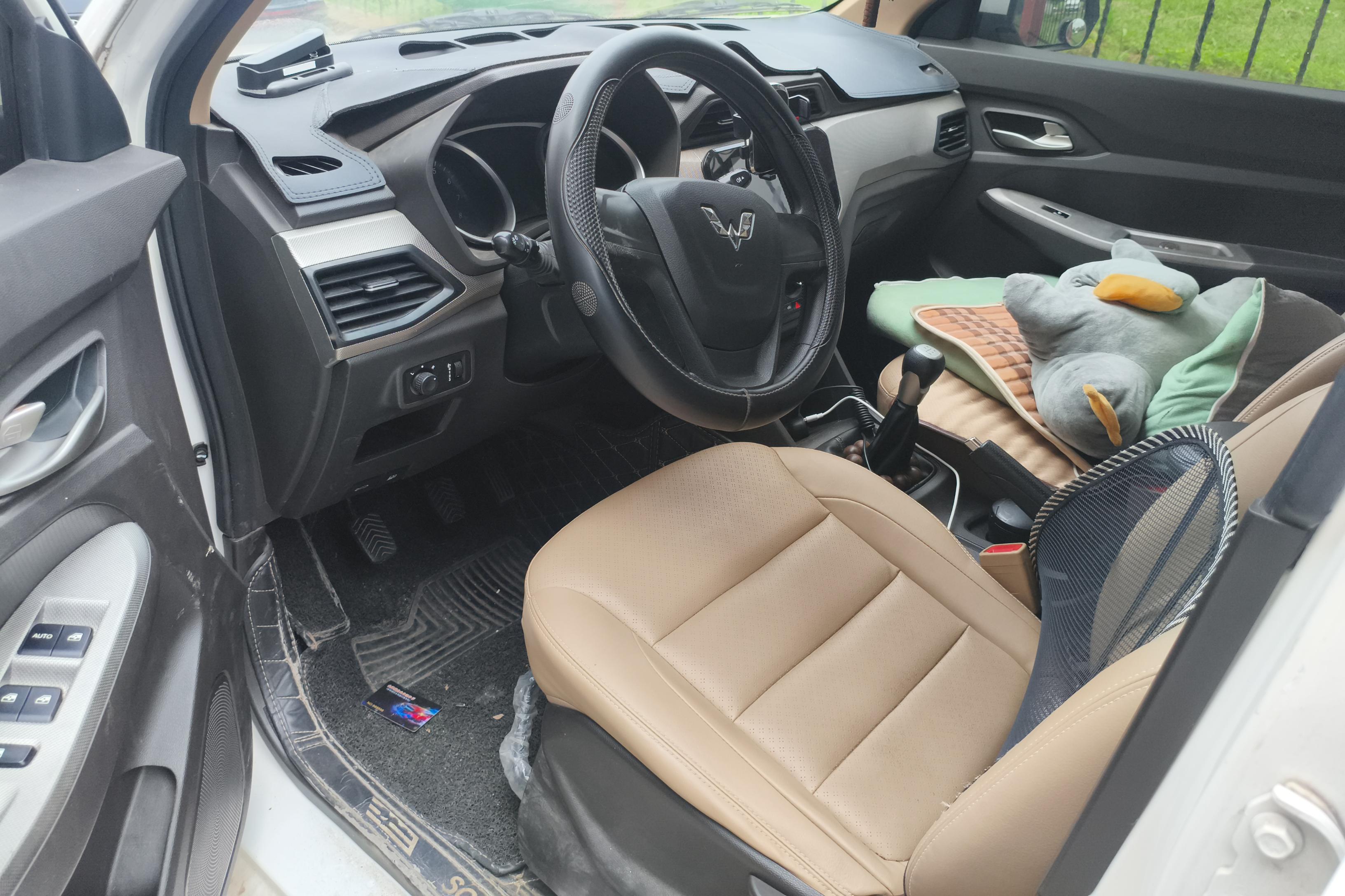 五菱宏光 S 2018款 1.5L 手动 后驱 7座 舒适型 (国Ⅴ) 