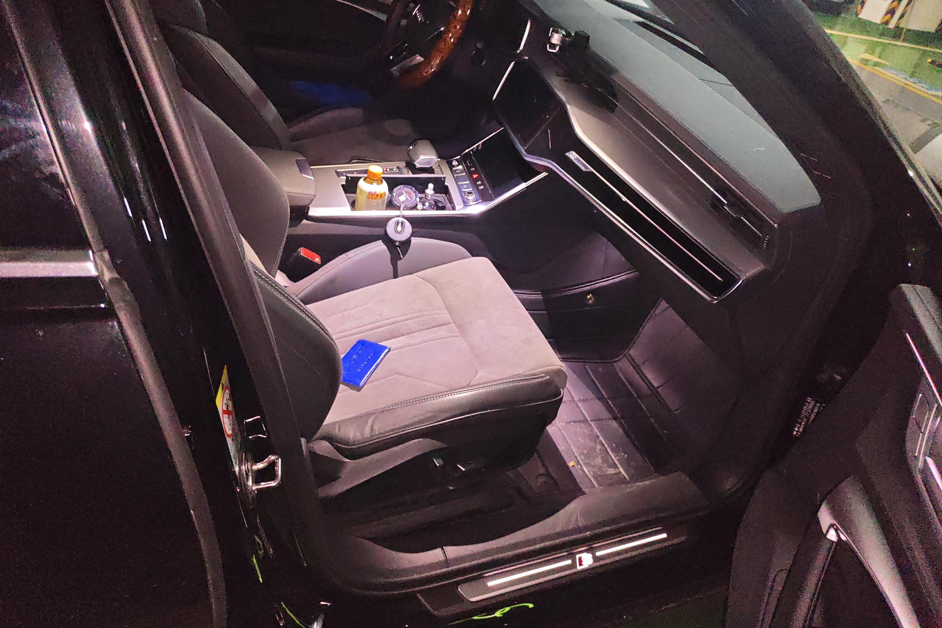 奥迪A6L 40TFSI 2024款 2.0T 自动 前驱 豪华动感型 (国Ⅵ) 