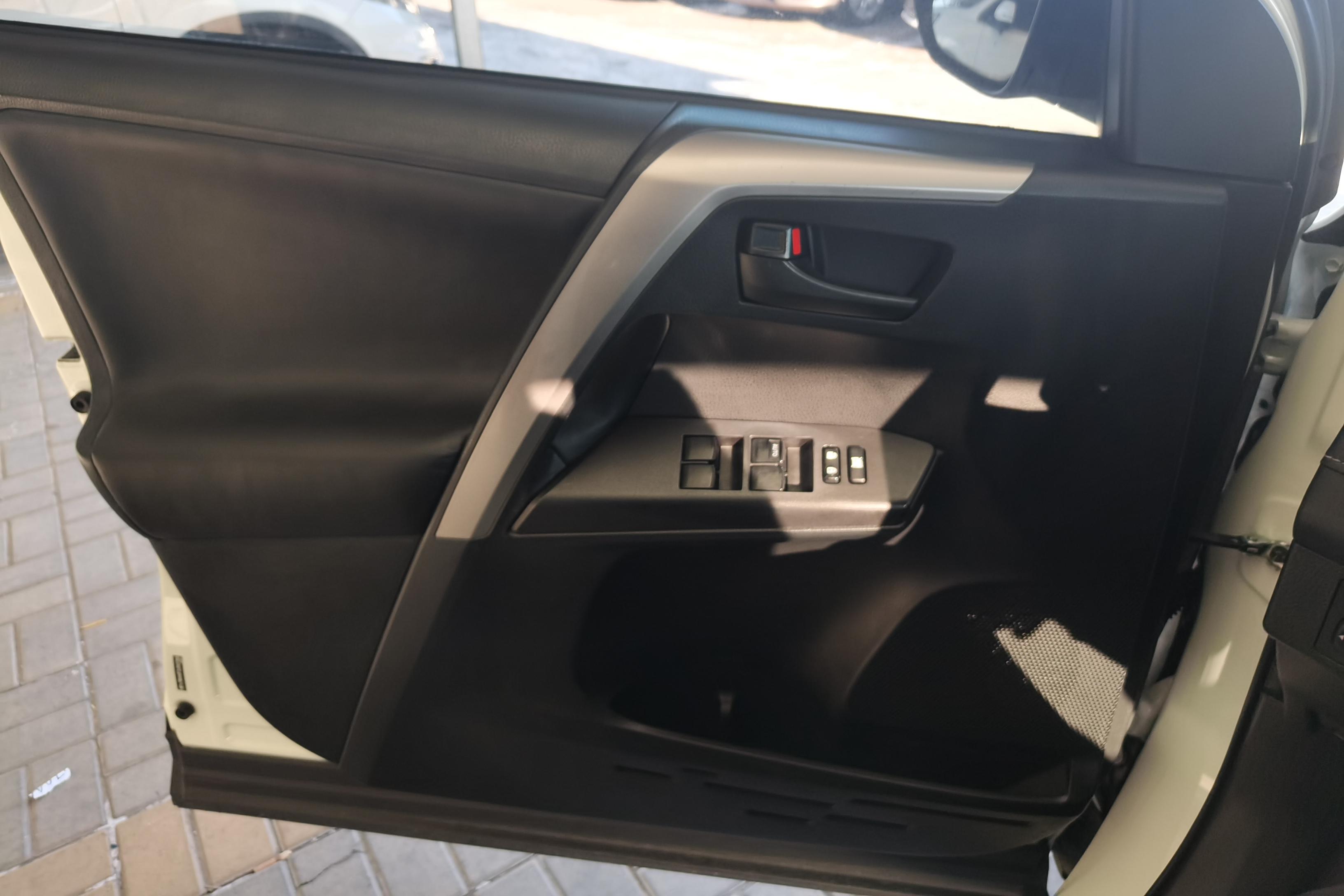 丰田RAV4 2019款 2.0L 自动 前驱 先锋版 (国Ⅵ) 