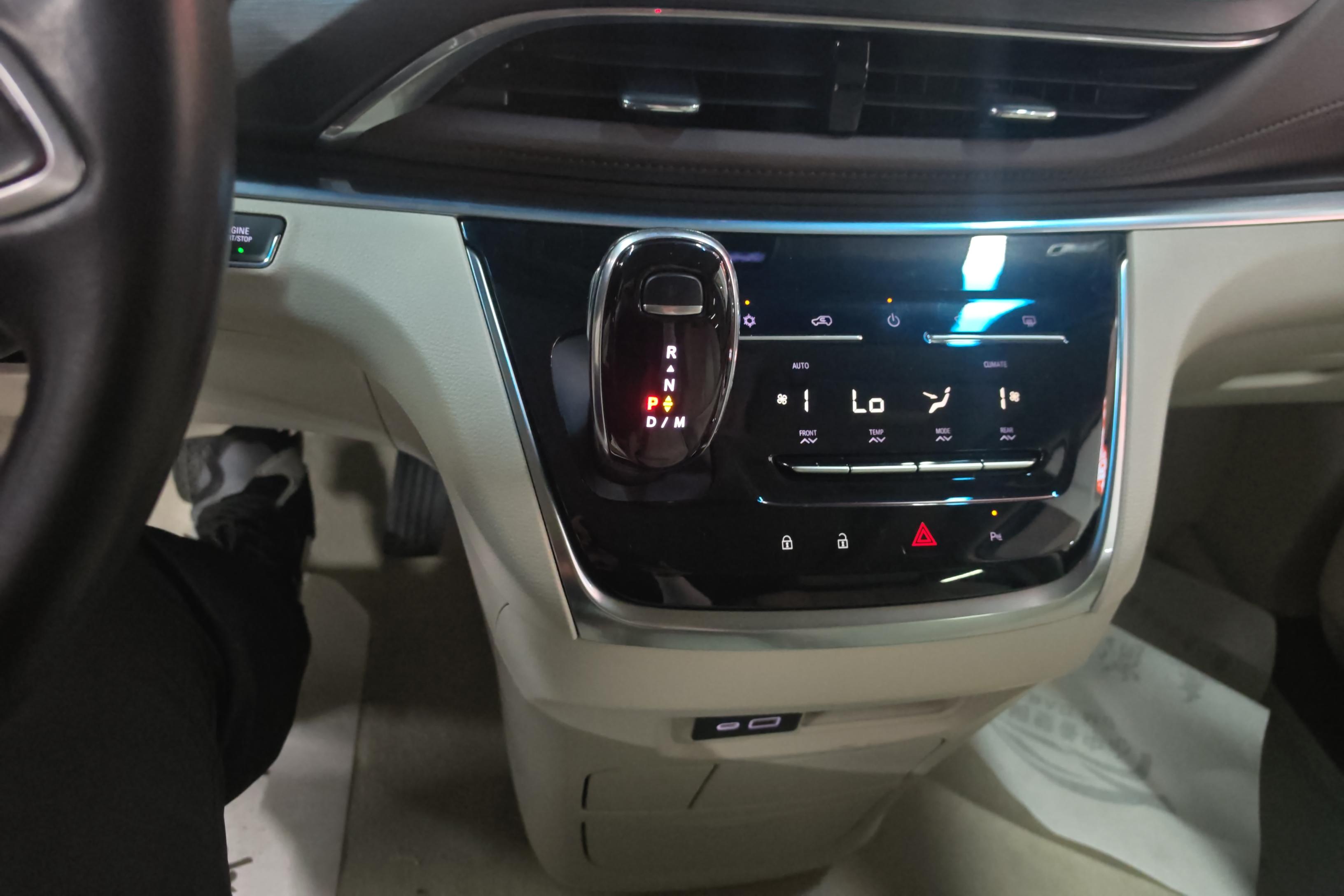 别克GL8 陆上公务舱 2021款 2.0T 自动 前驱 7座 652T豪华型 (国Ⅵ) 