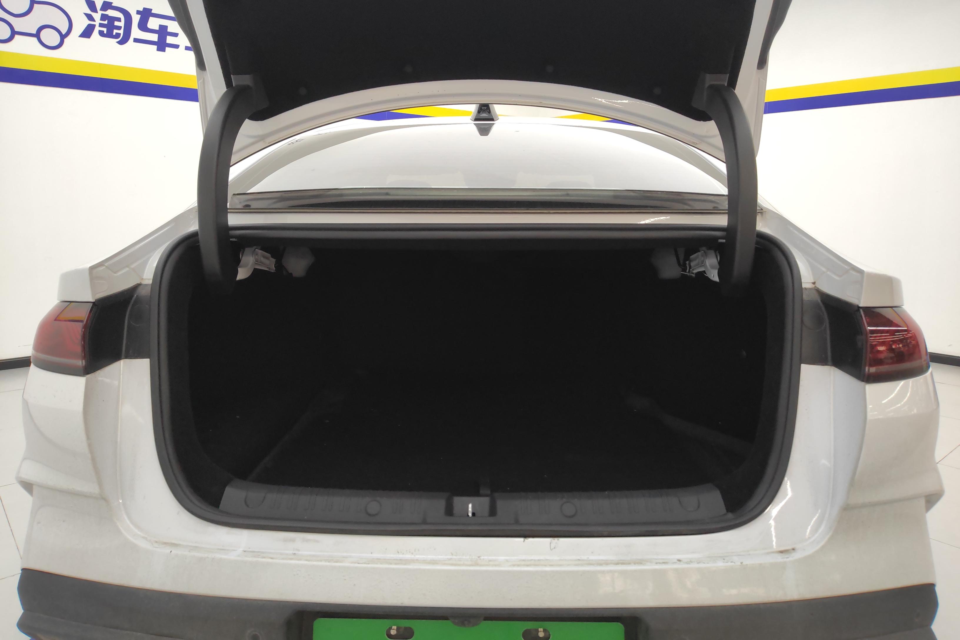 比亚迪秦L 2025款 10.08kWh1.5L 前驱 插电式油电混合 80KM领先型 (国Ⅵ) 