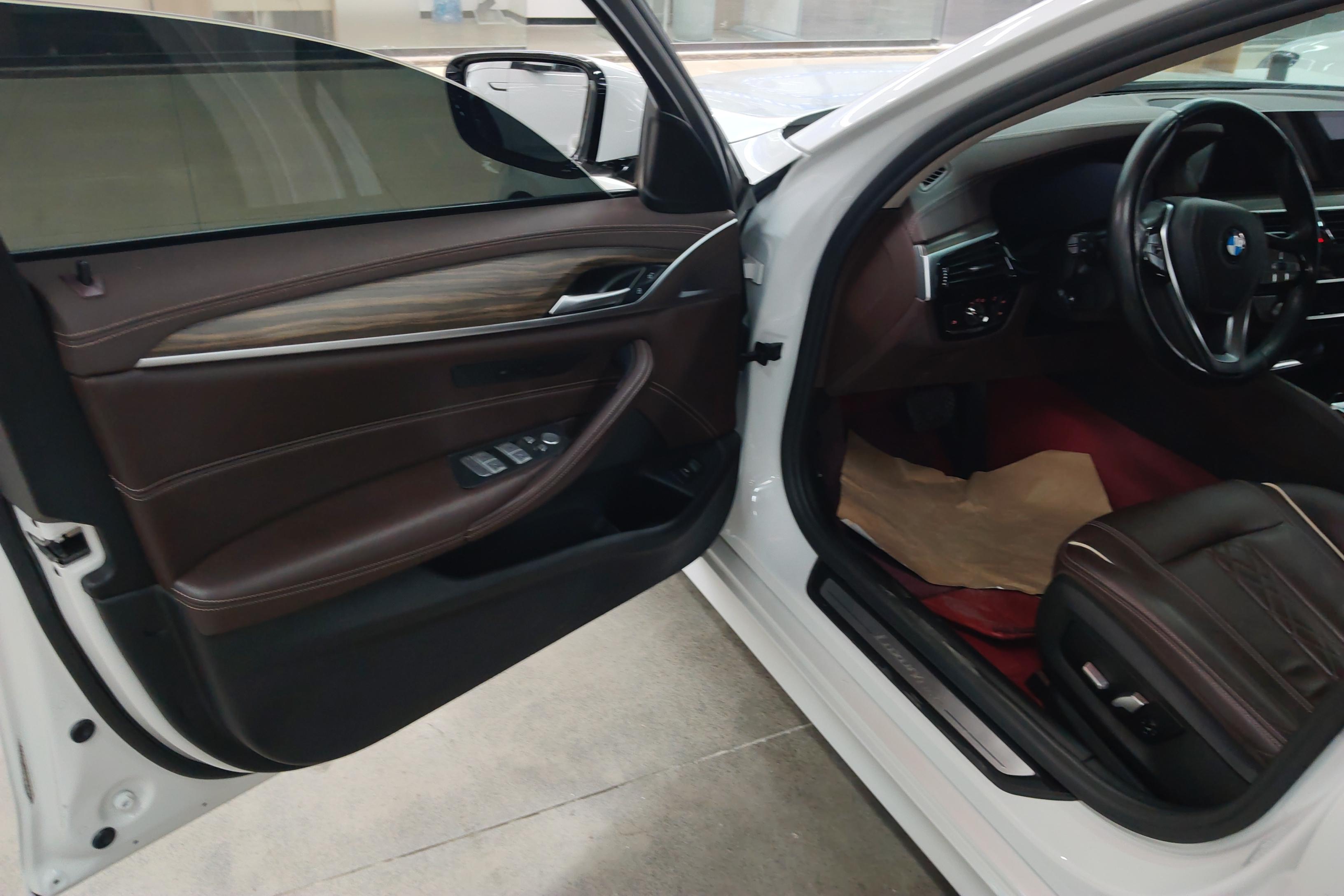 宝马5系 530Li 2020款 2.0T 自动 后驱 领先型M运动套装 (国Ⅵ) 