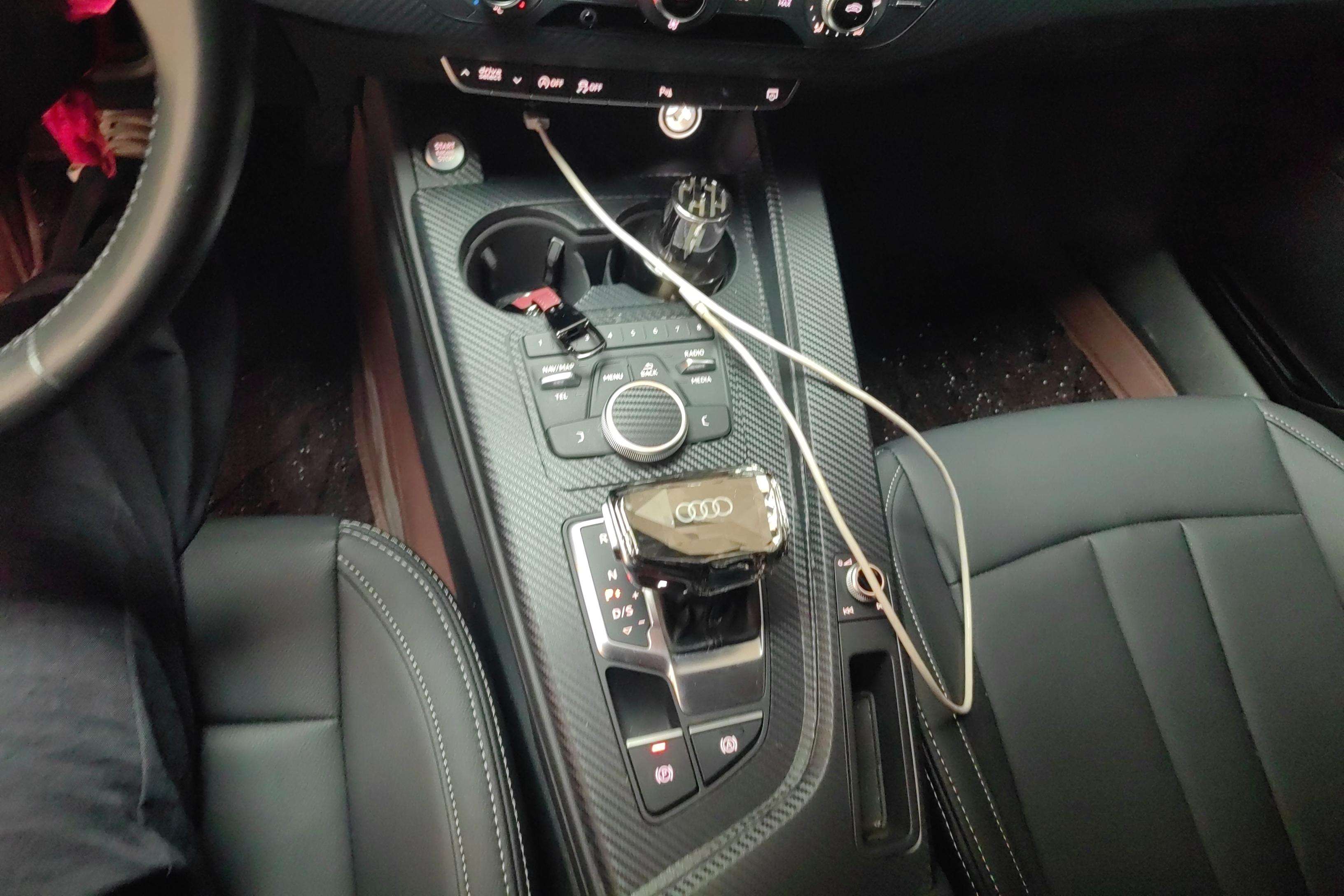 奥迪A4L 40TFSI 2018款 2.0T 自动 前驱 30周年进取型 (国Ⅴ) 