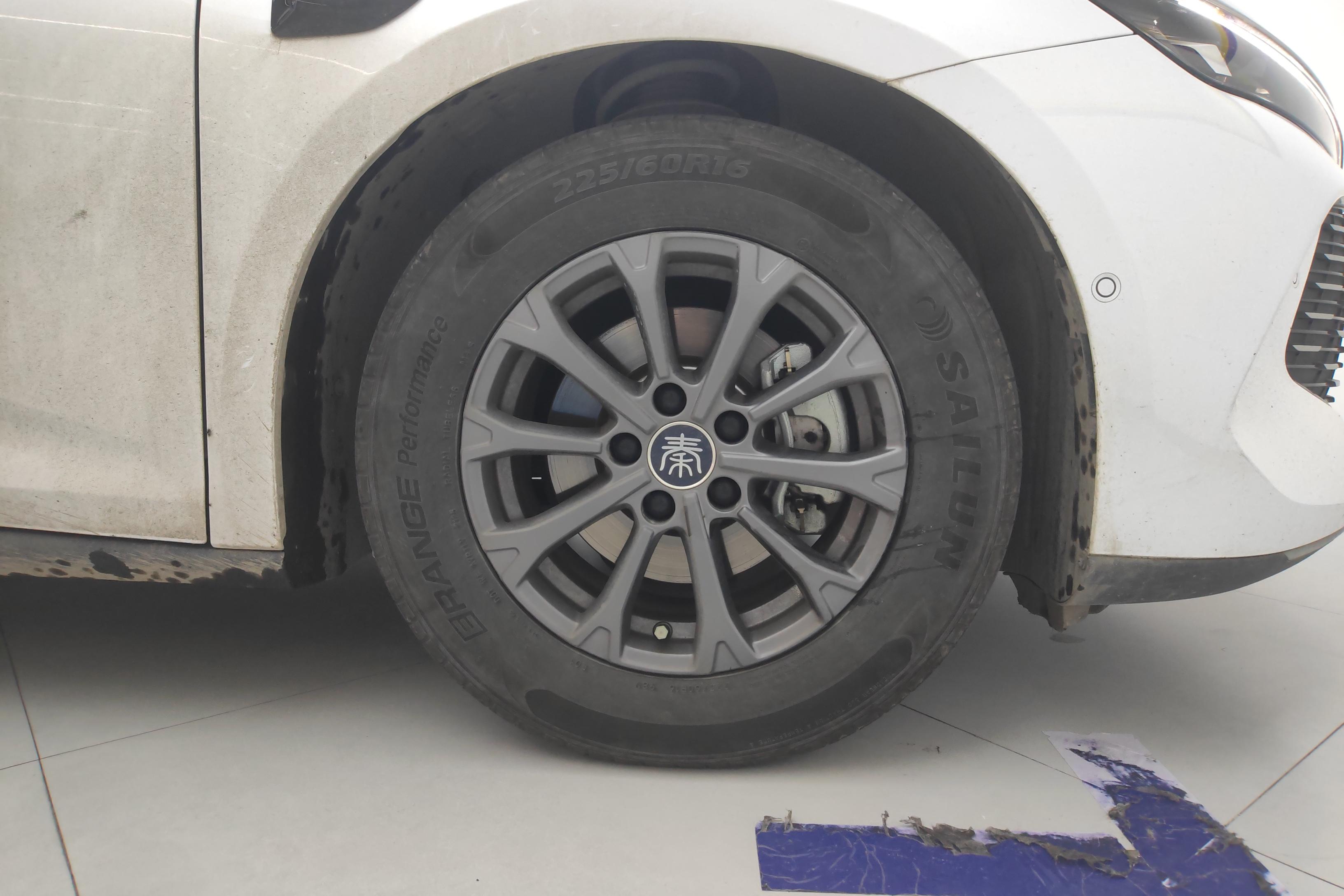 比亚迪秦L 2025款 10.08kWh1.5L 前驱 插电式油电混合 80KM领先型 (国Ⅵ) 