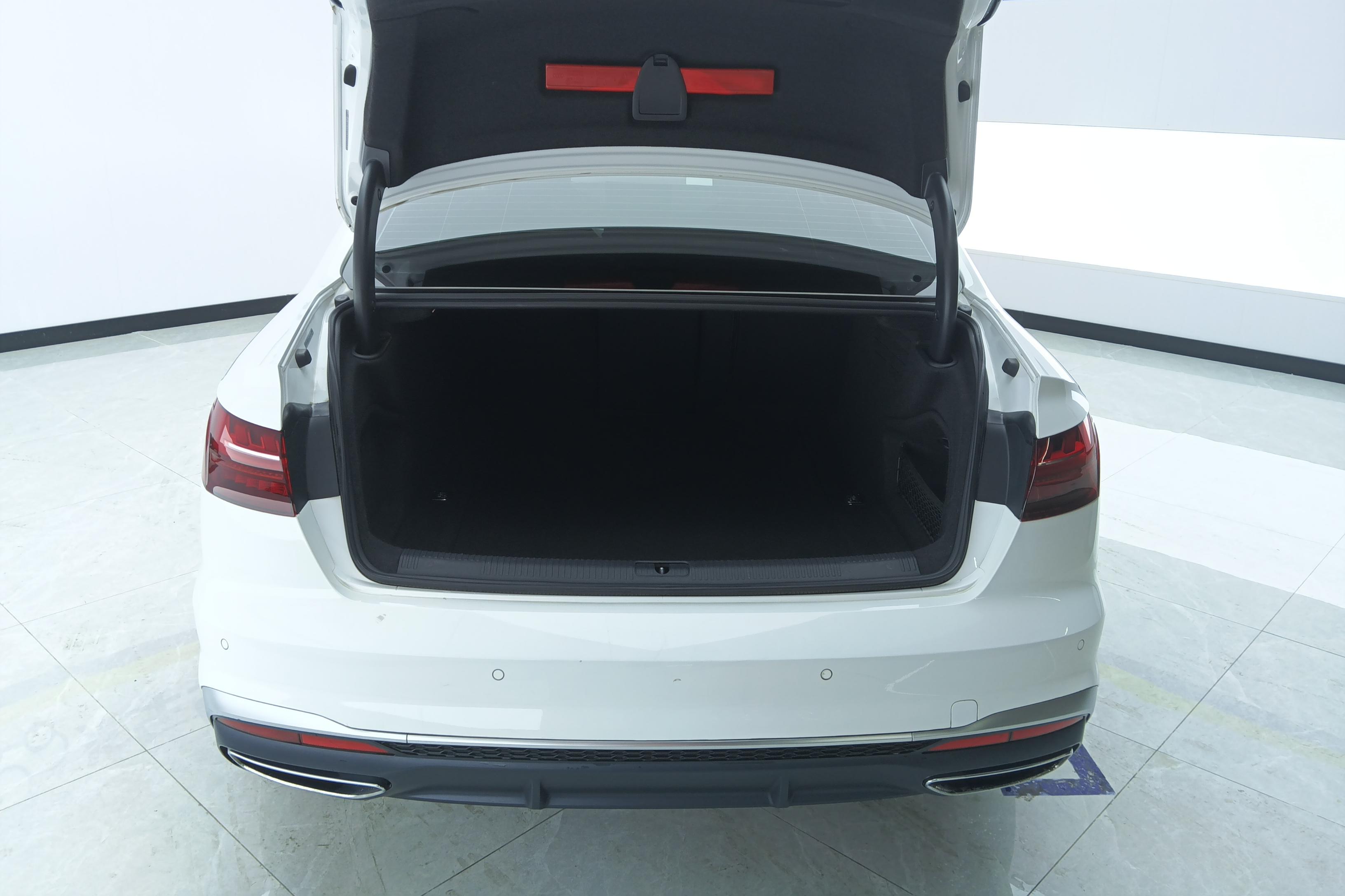 奥迪A4L 40TFSI 2022款 2.0T 自动 前驱 时尚动感型 (国Ⅵ) 