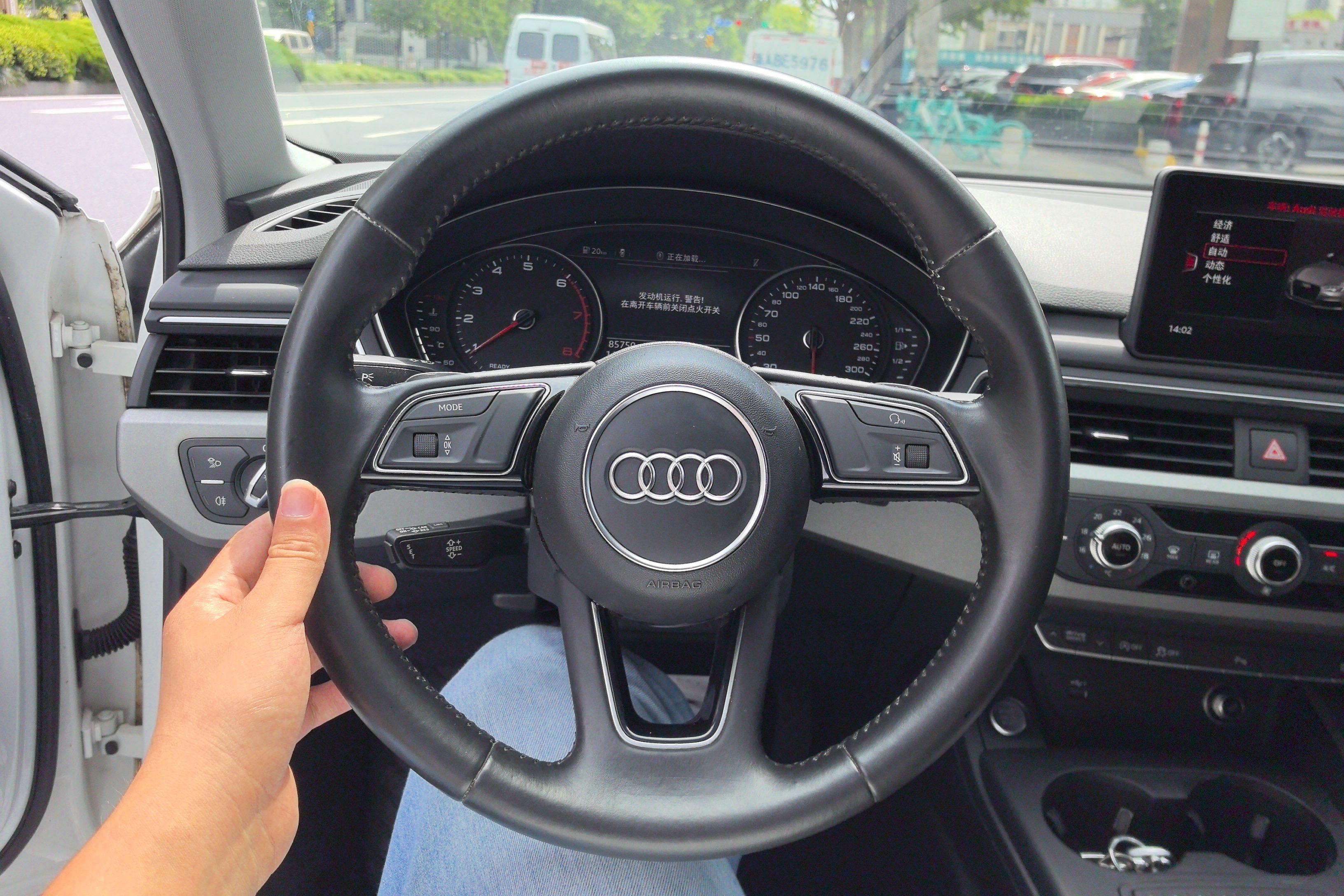 奥迪A4L 40TFSI 2018款 2.0T 自动 前驱 30周年进取型 (国Ⅴ) 