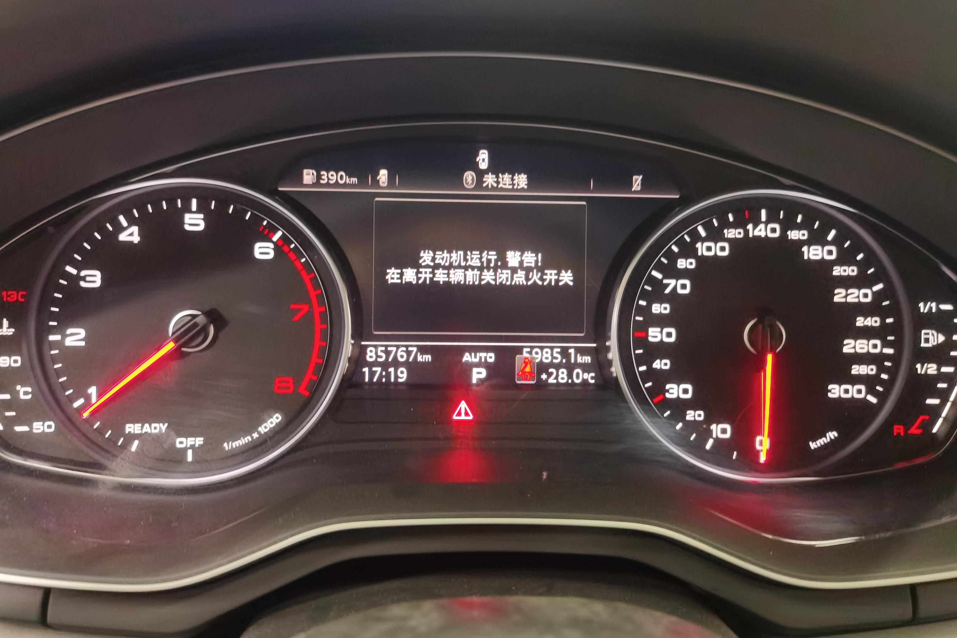 奥迪A4L 40TFSI 2018款 2.0T 自动 前驱 30周年进取型 (国Ⅴ) 
