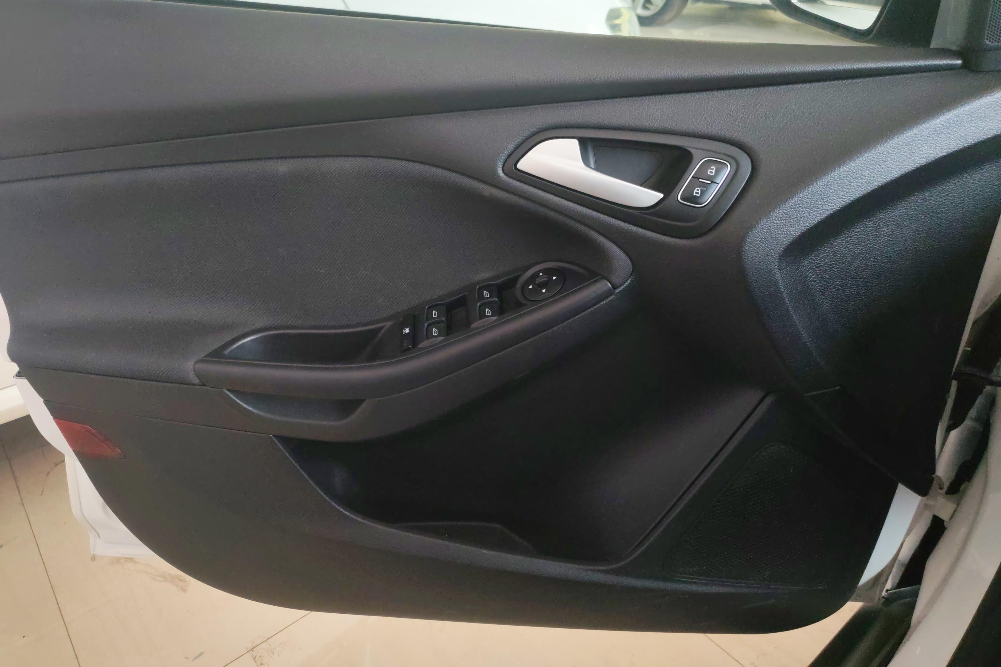 福特福克斯两厢 2015款 1.6L 自动 前驱 舒适型 (国Ⅴ) 