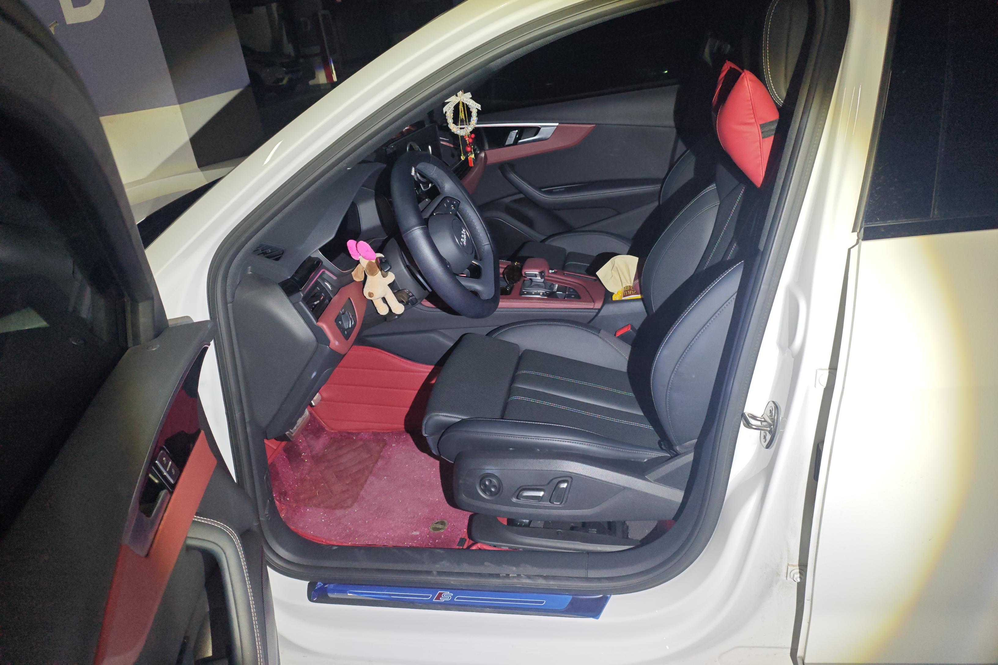 奥迪A4L 40TFSI 2024款 2.0T 自动 前驱 豪华动感型 (国Ⅵ) 