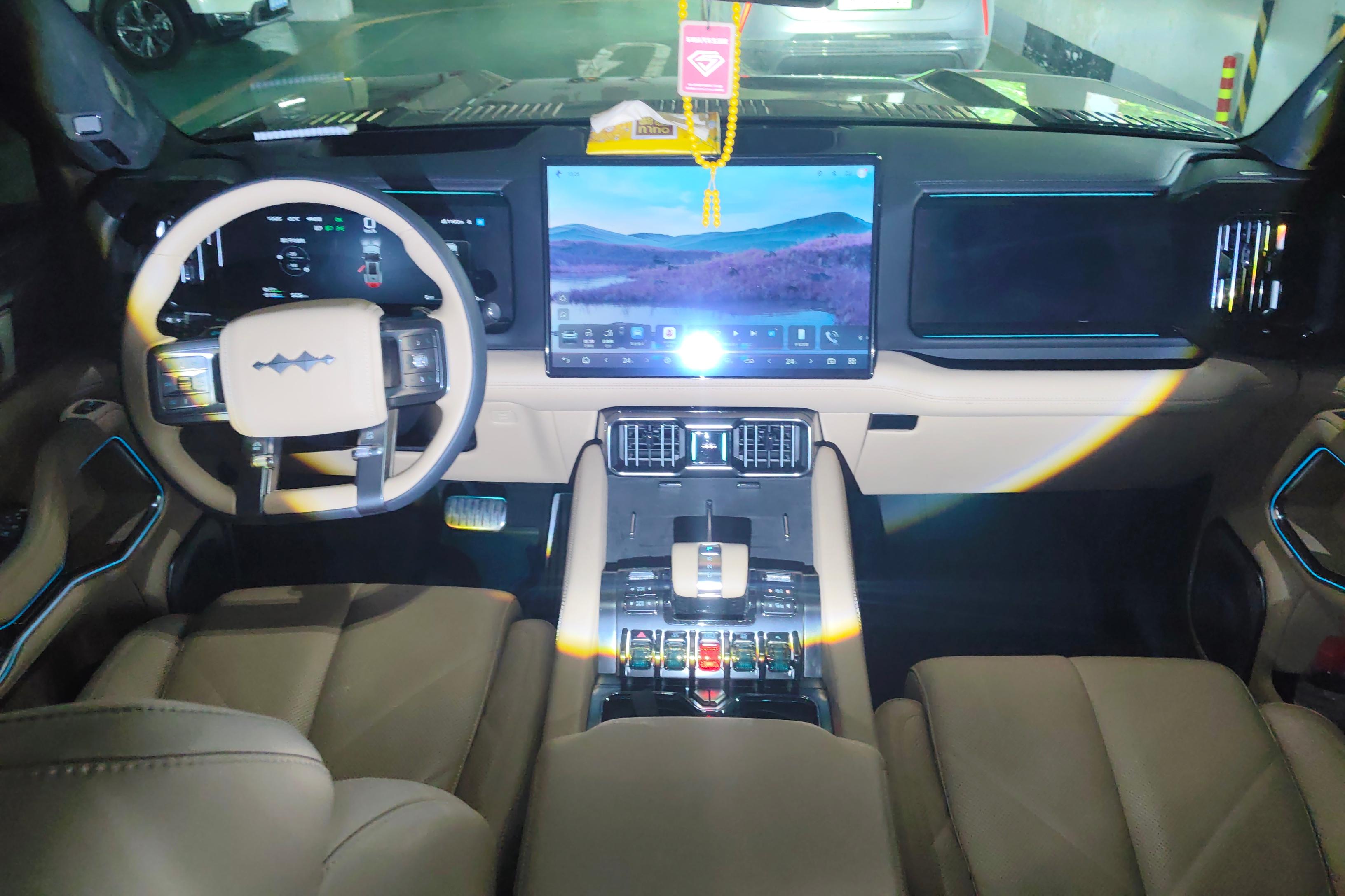 方程豹豹8 2025款 2.0T 自动 四驱 7座 插电式油电混合 智勇旗舰版 (国Ⅵ) 