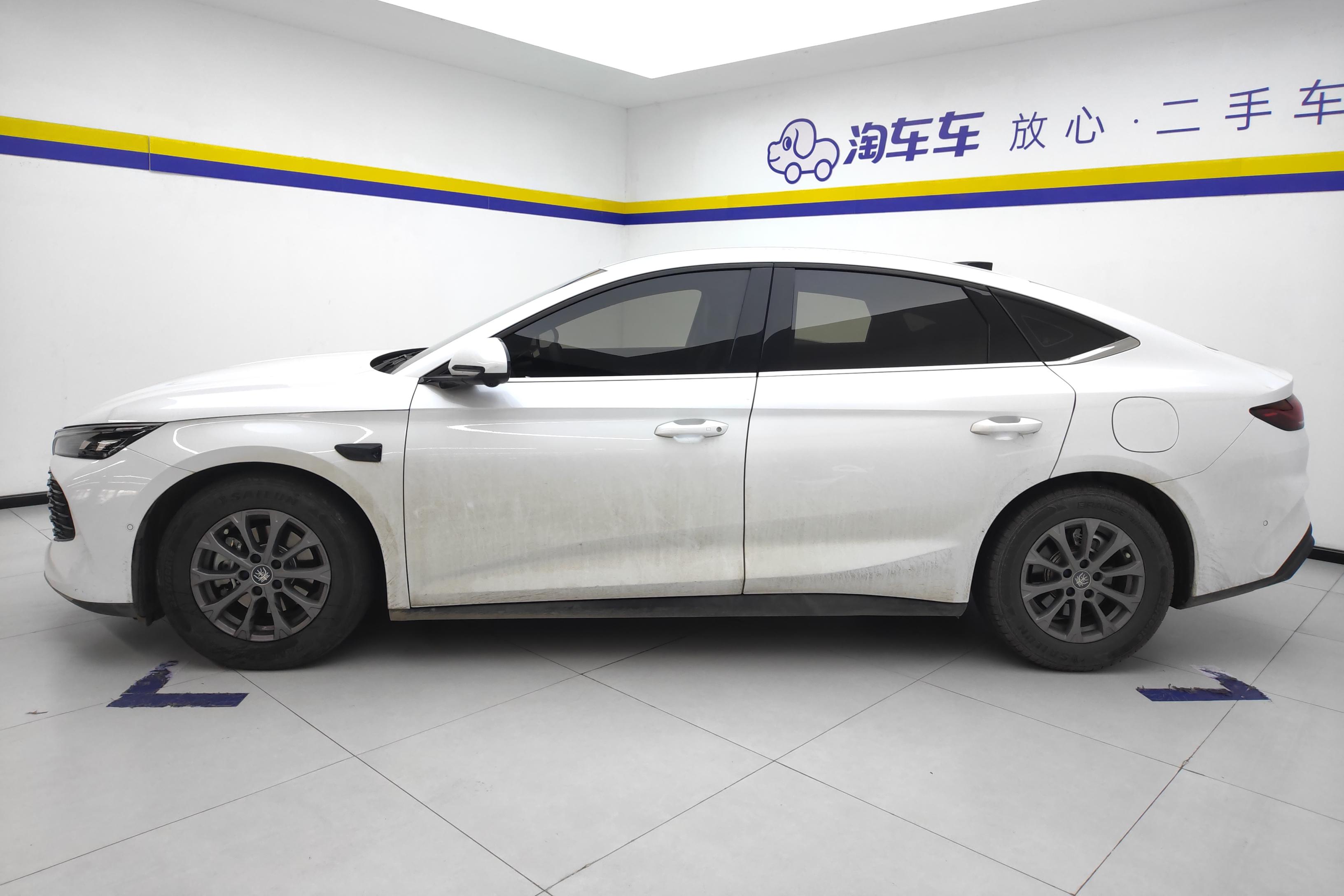 比亚迪秦L 2025款 10.08kWh1.5L 前驱 插电式油电混合 80KM领先型 (国Ⅵ) 