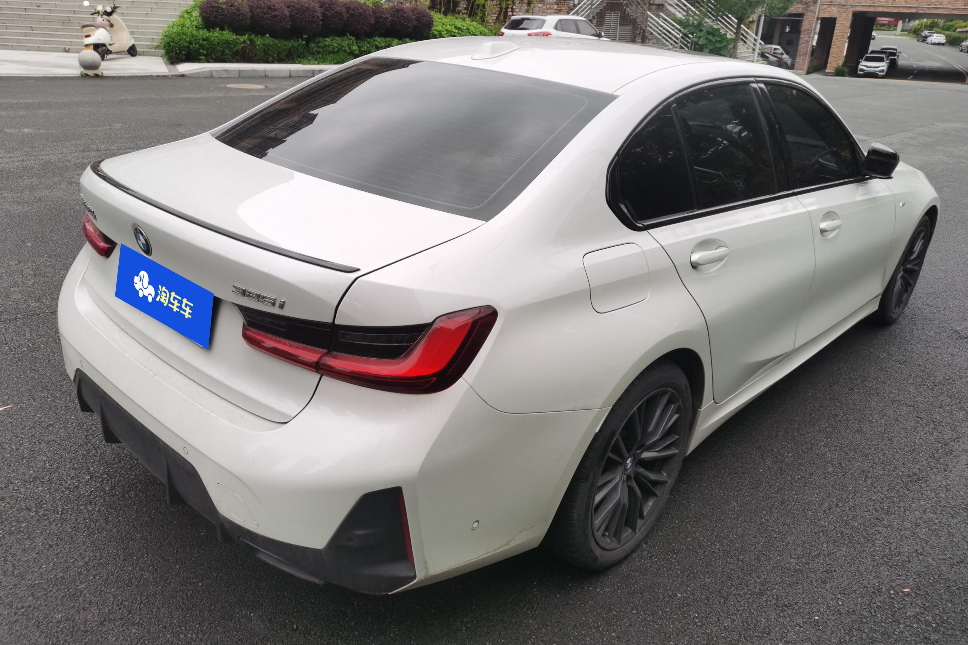 宝马3系 325i 2023款 2.0T 自动 后驱 M运动曜夜套装 (国Ⅵ) 