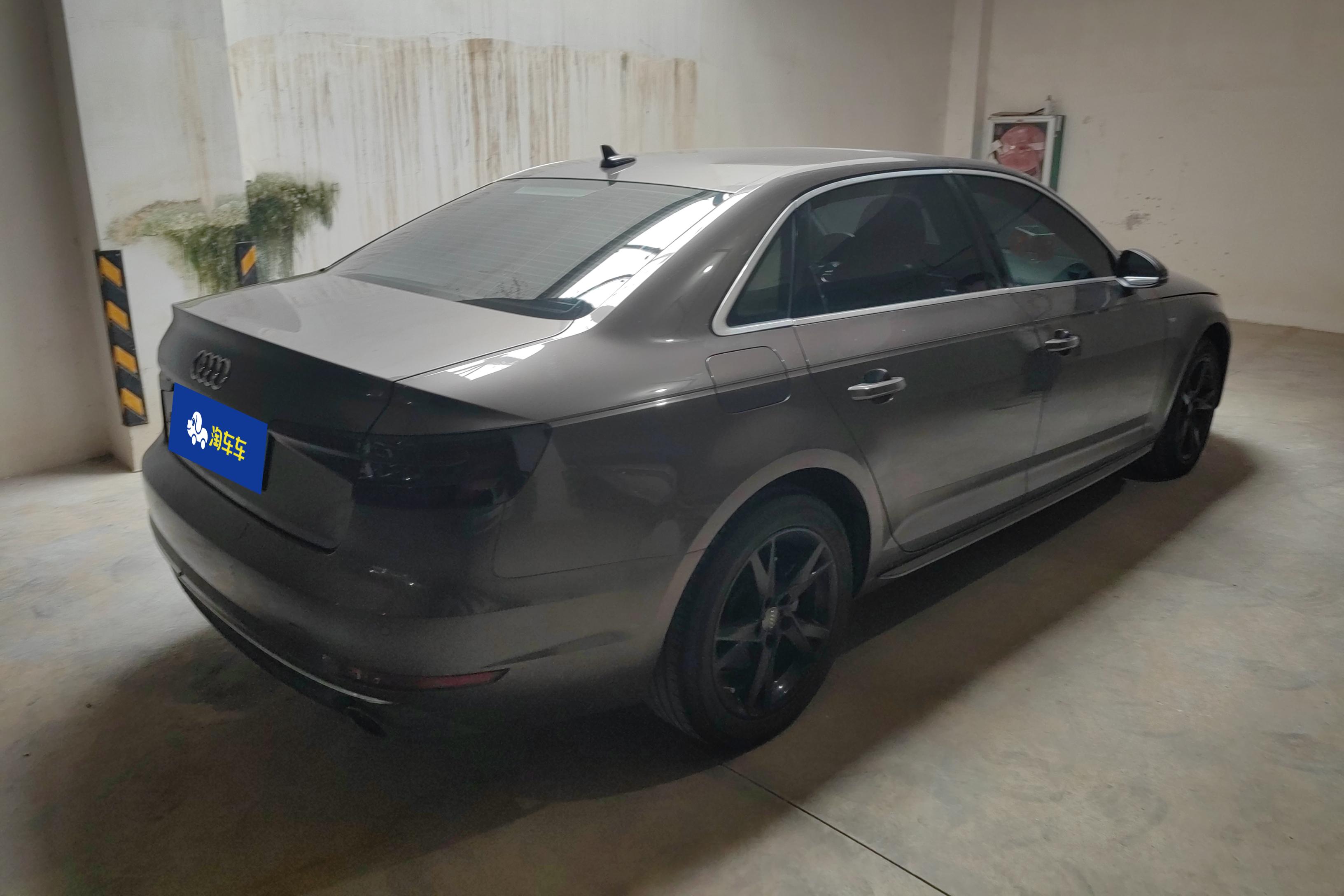 奥迪A4L 40TFSI 2018款 2.0T 自动 前驱 30周年进取型 (国Ⅴ) 