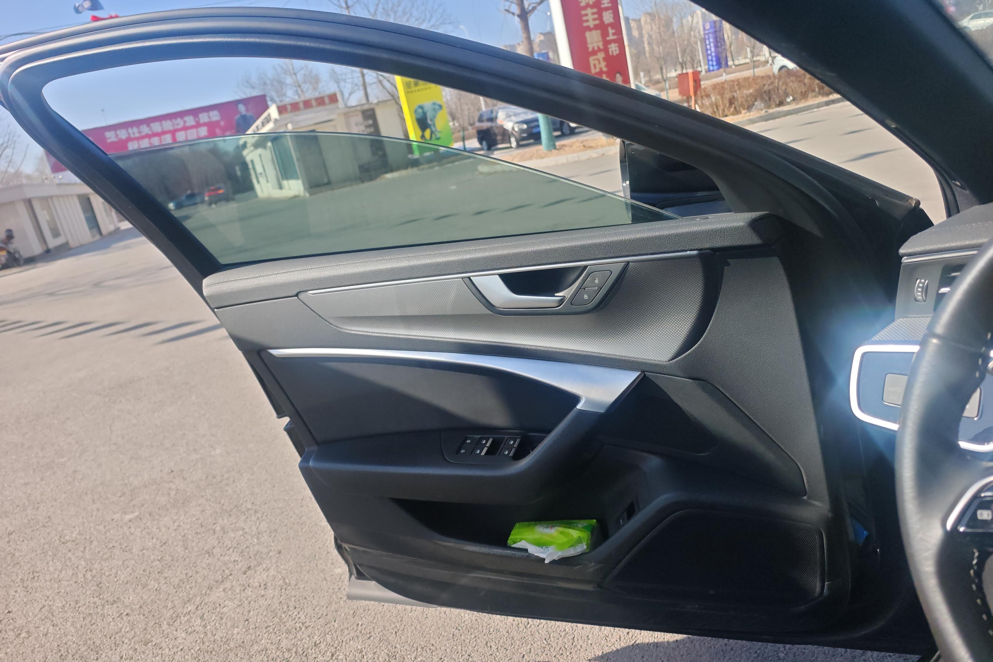 奥迪A6L 45TFSI 2021款 2.0T 自动 前驱 臻选动感型 (国Ⅵ) 
