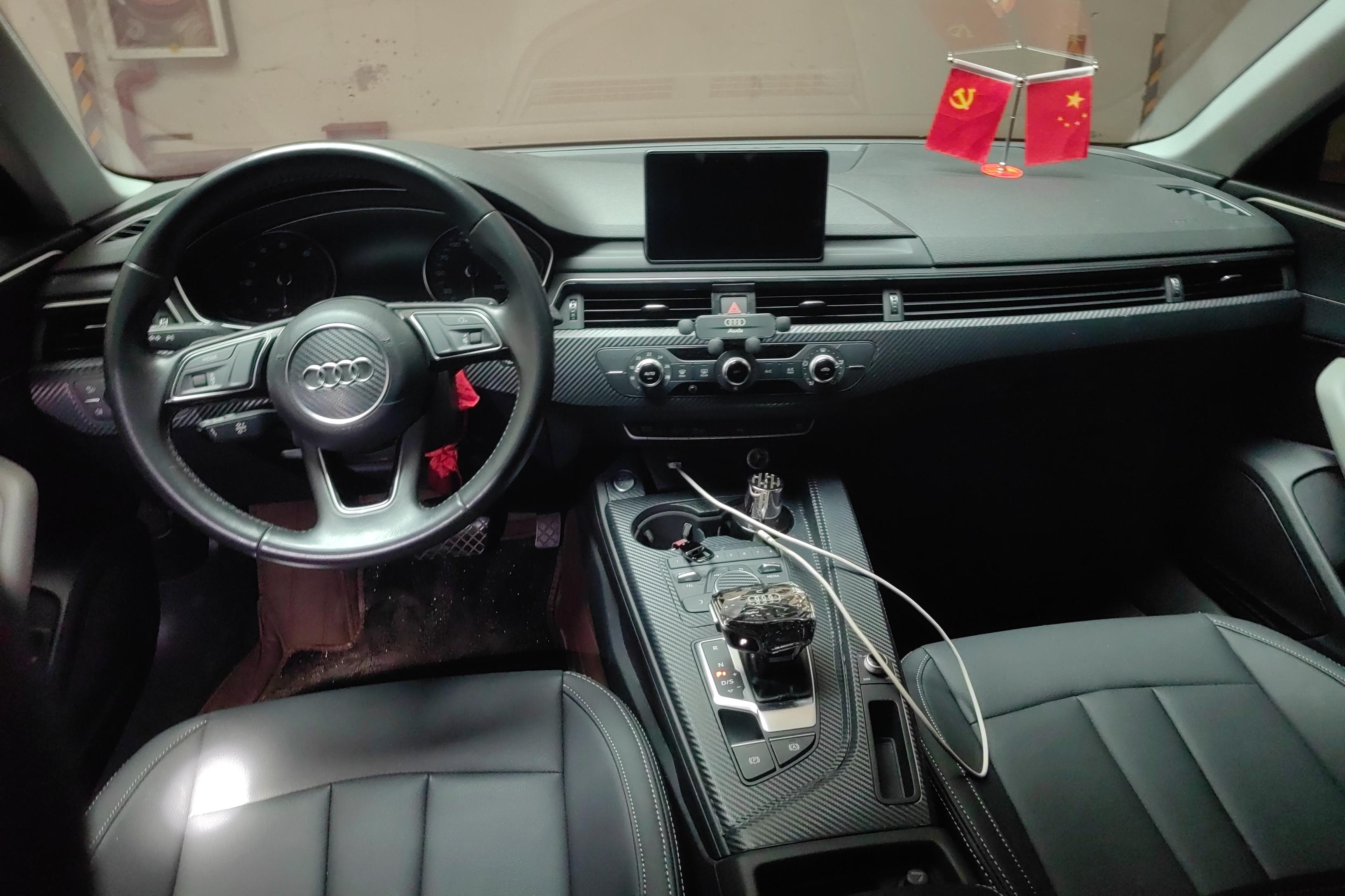 奥迪A4L 40TFSI 2018款 2.0T 自动 前驱 30周年进取型 (国Ⅴ) 