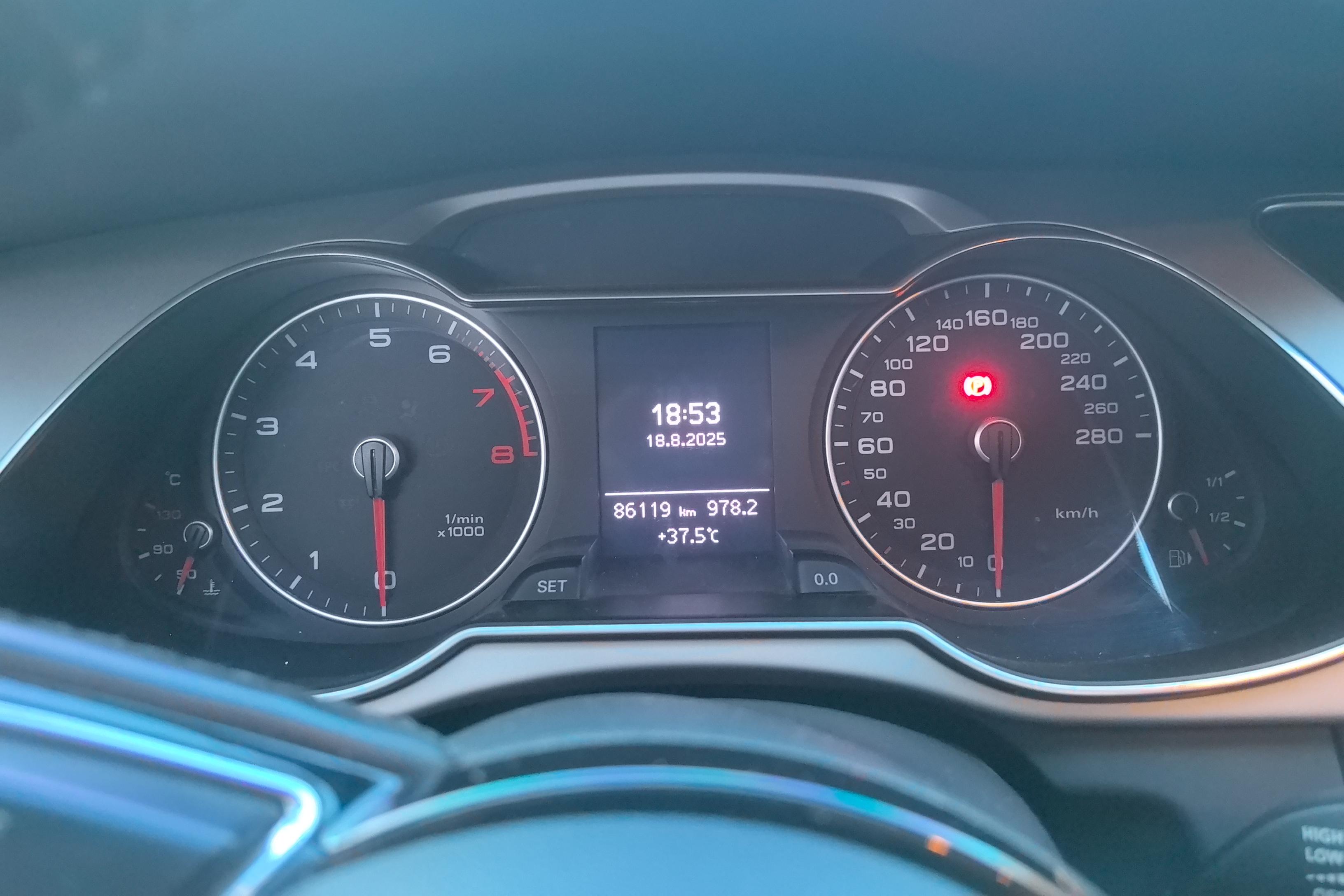 奥迪A4L 35TFSI 2015款 2.0T 自动 前驱 标准型 (国Ⅳ) 