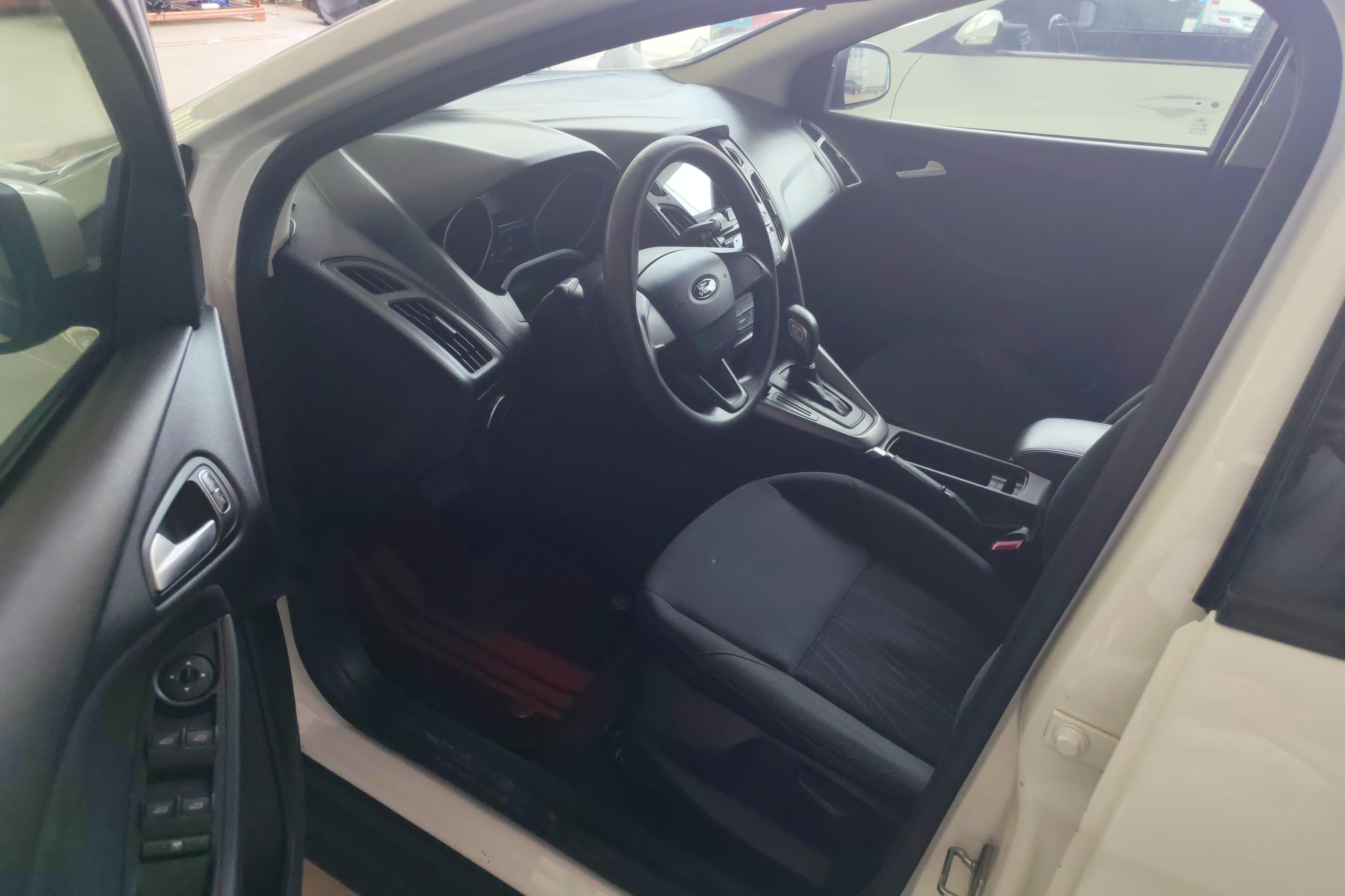 福特福克斯两厢 2015款 1.6L 自动 前驱 舒适型 (国Ⅴ) 
