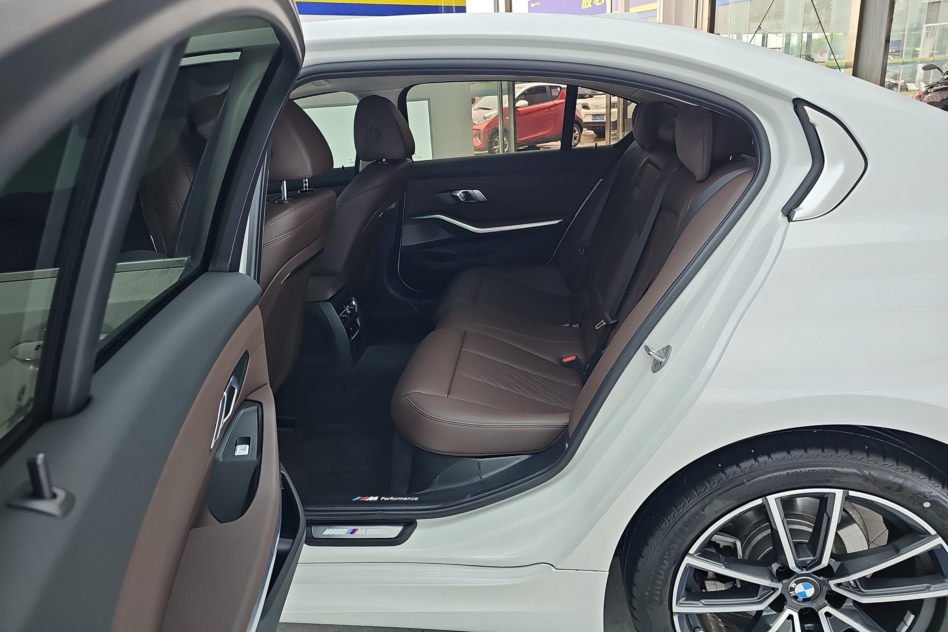 宝马3系 325Li 2024款 2.0T 自动 后驱 M运动套装 (国Ⅵ) 