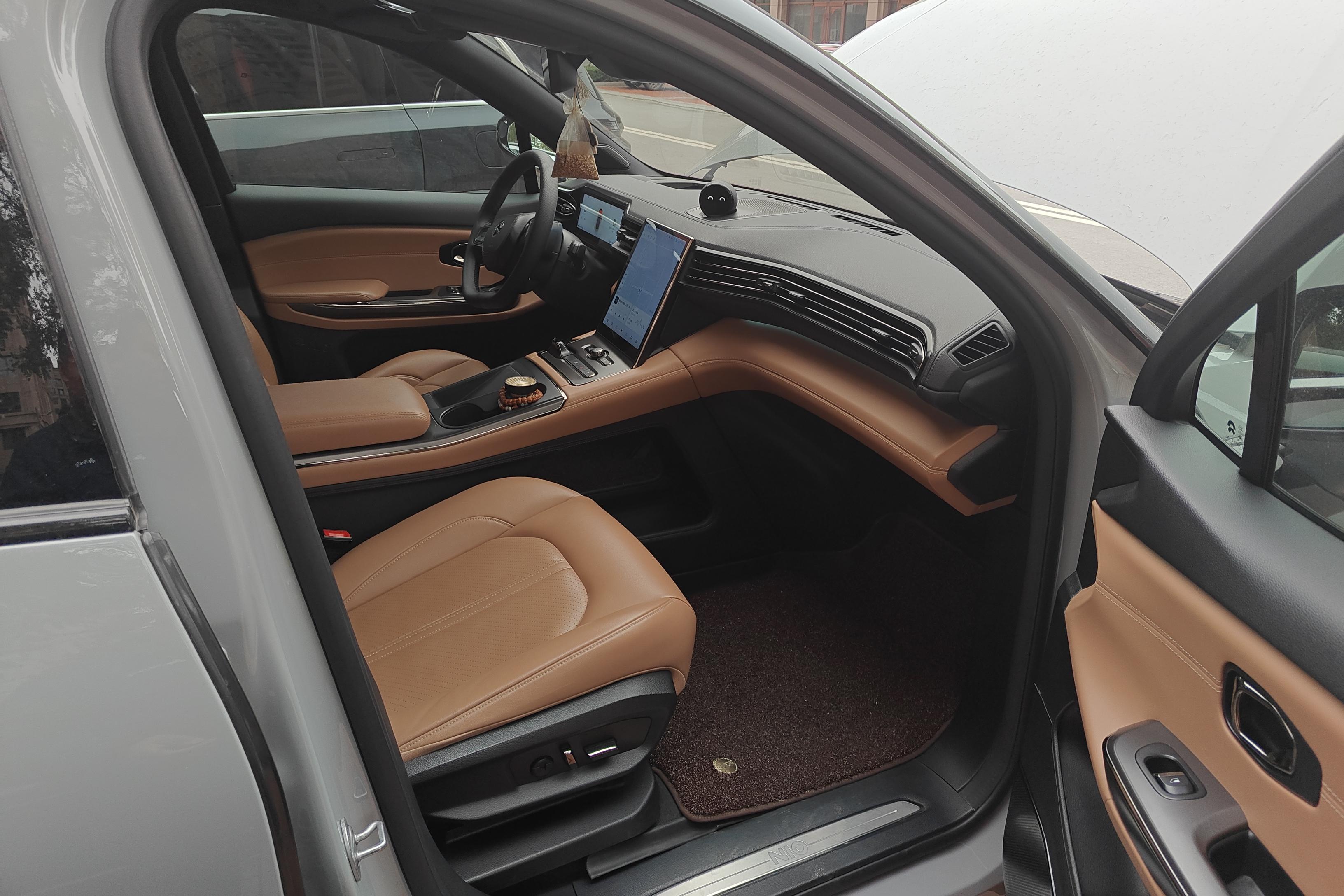蔚来ES6 2020款 70kWh420km四驱 纯电动 运动版420KM 