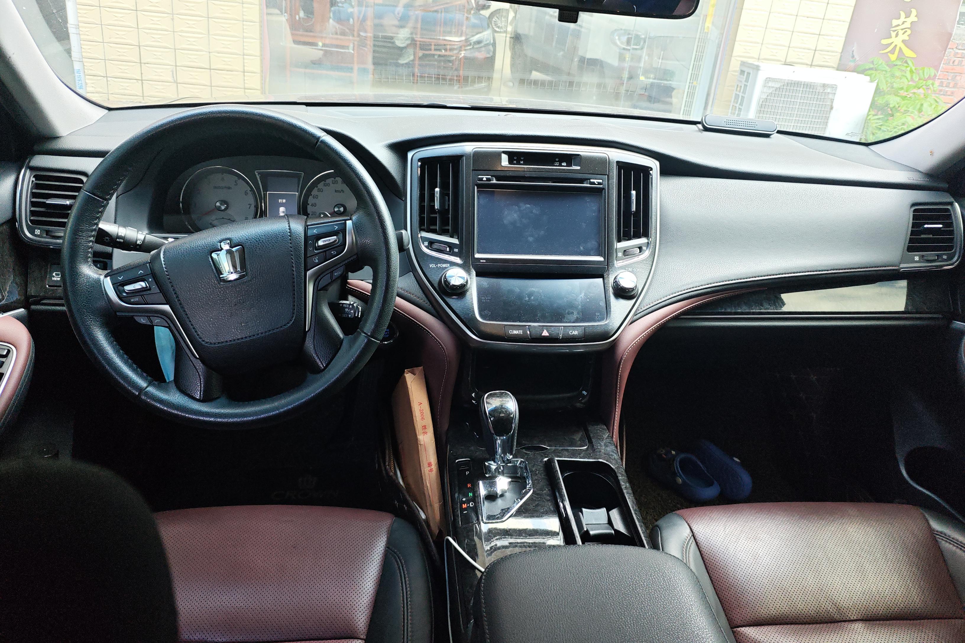 丰田皇冠 2018款 2.0T 自动 后驱 运动版 (国Ⅴ) 
