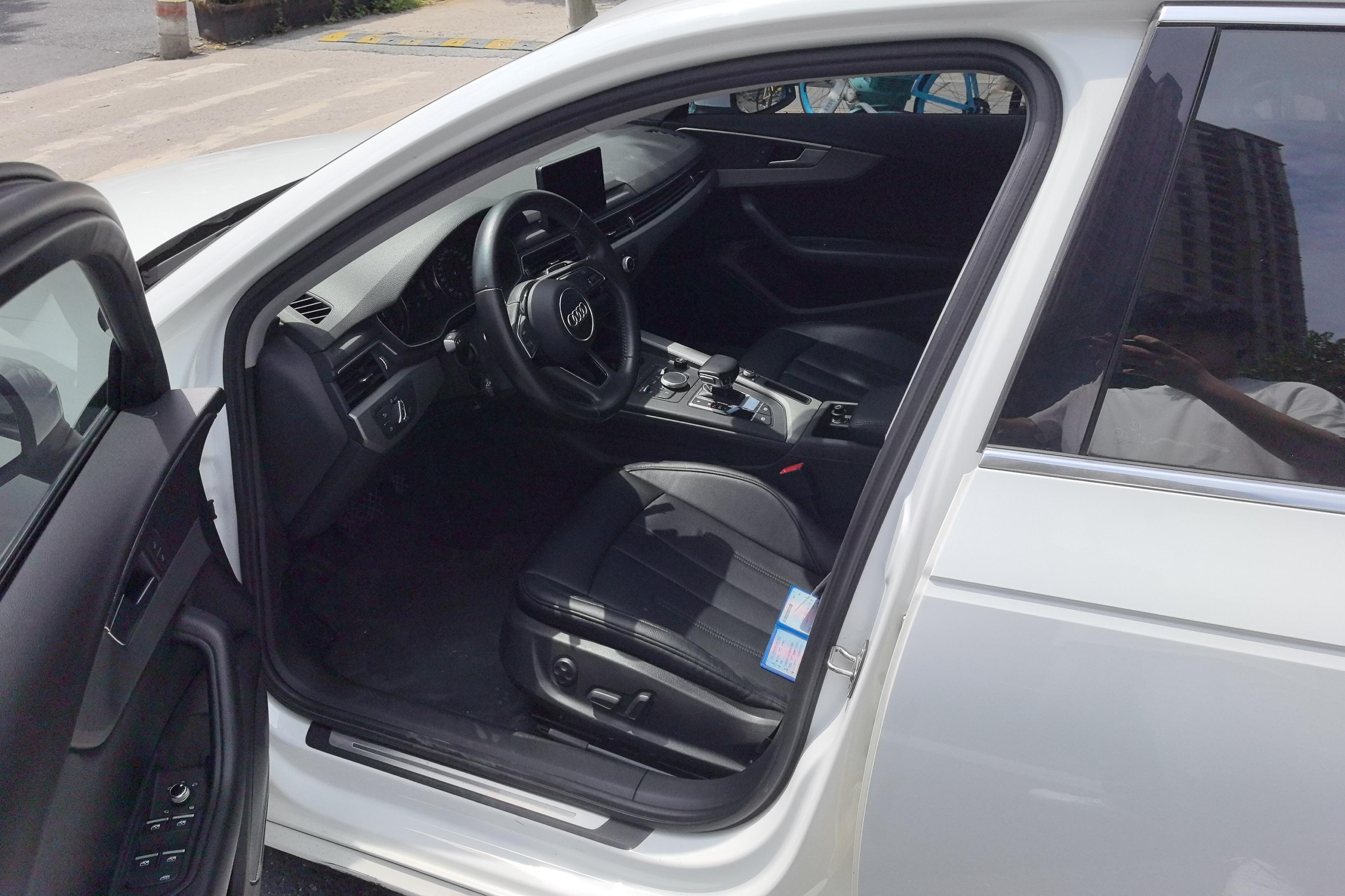 奥迪A4L 40TFSI 2018款 2.0T 自动 前驱 30周年进取型 (国Ⅴ) 