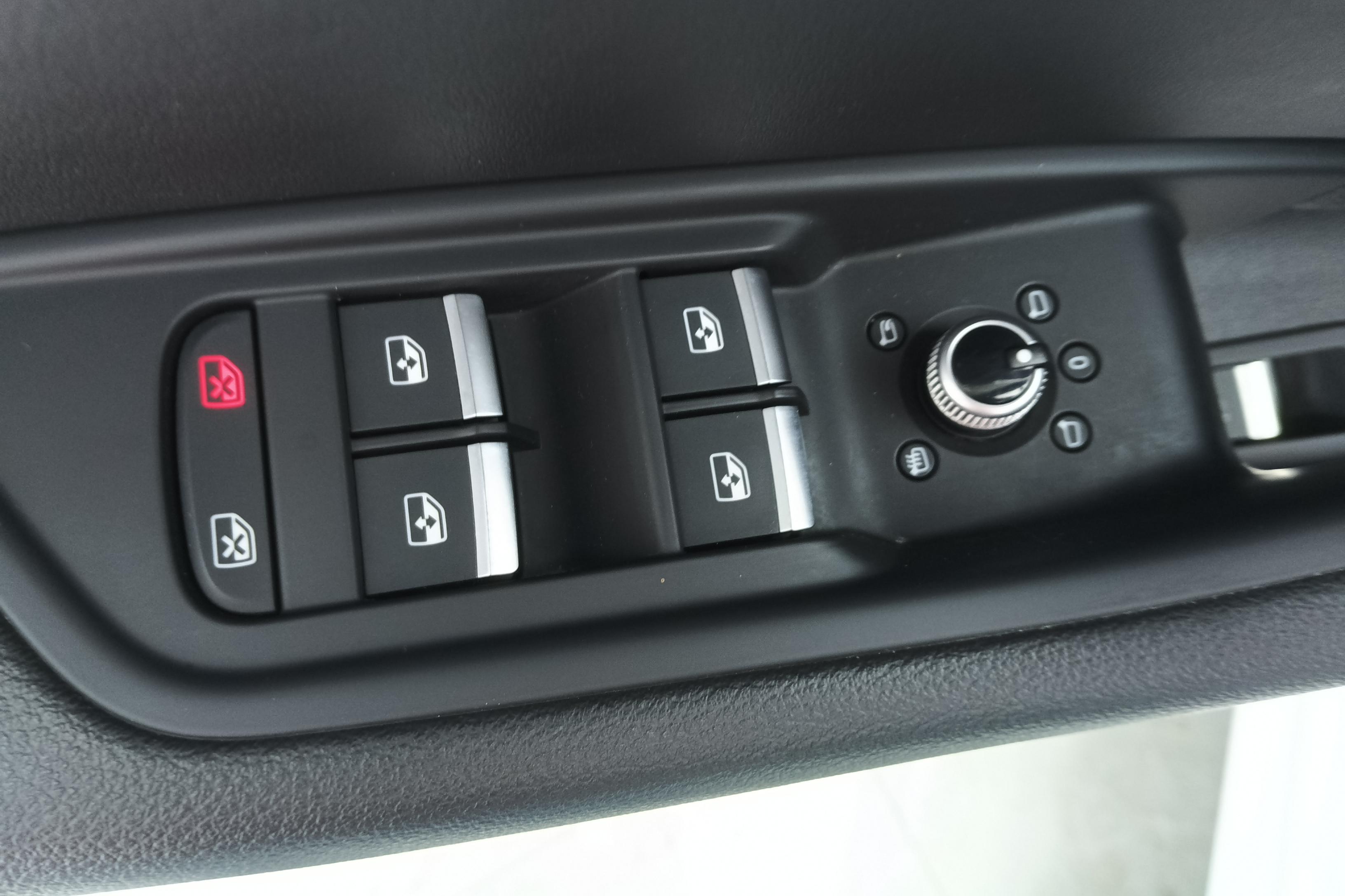 奥迪A4L 40TFSI 2022款 2.0T 自动 前驱 时尚动感型 (国Ⅵ) 