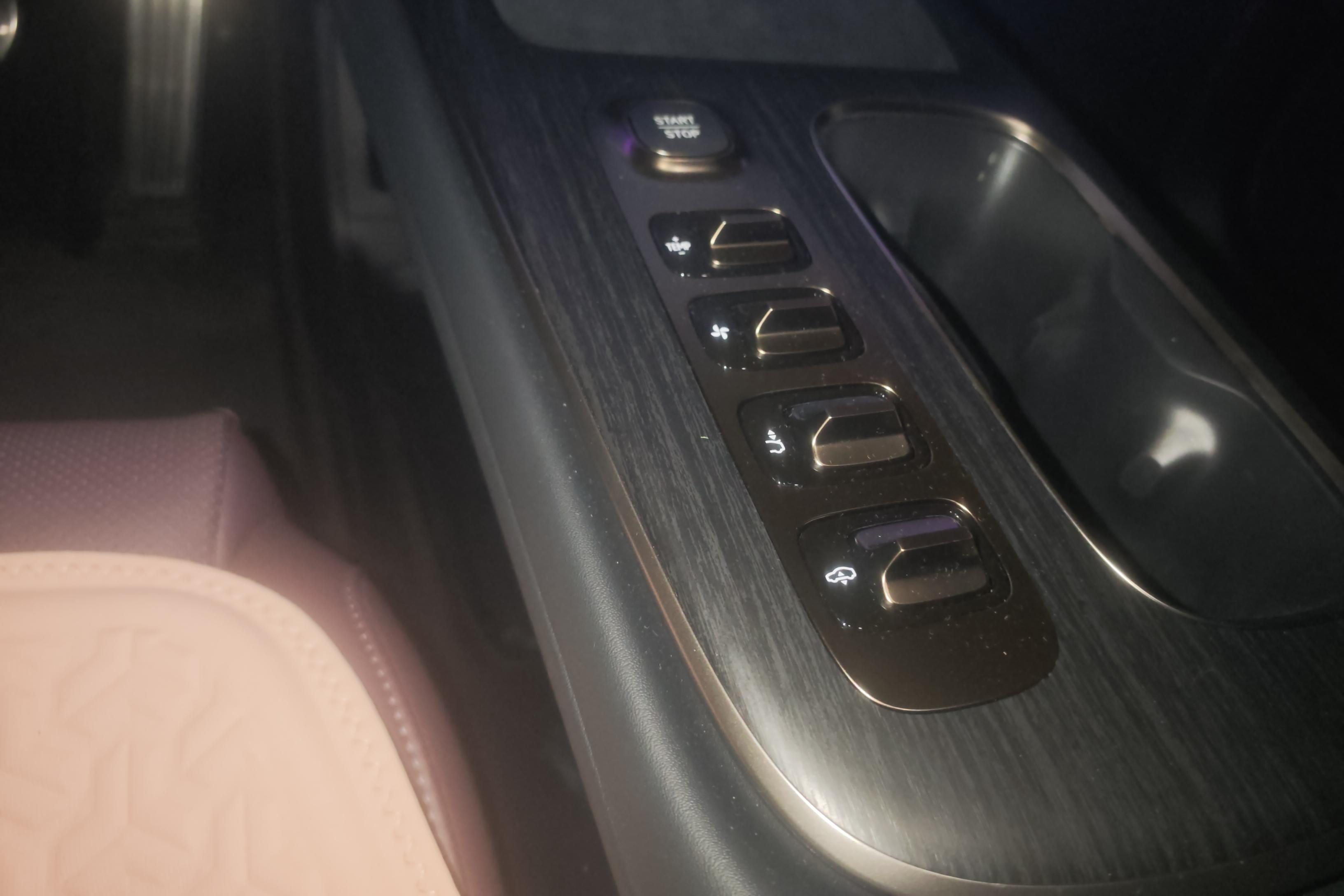 小米汽车SU7 2024款 0.0T 自动 750km-Max创始版 