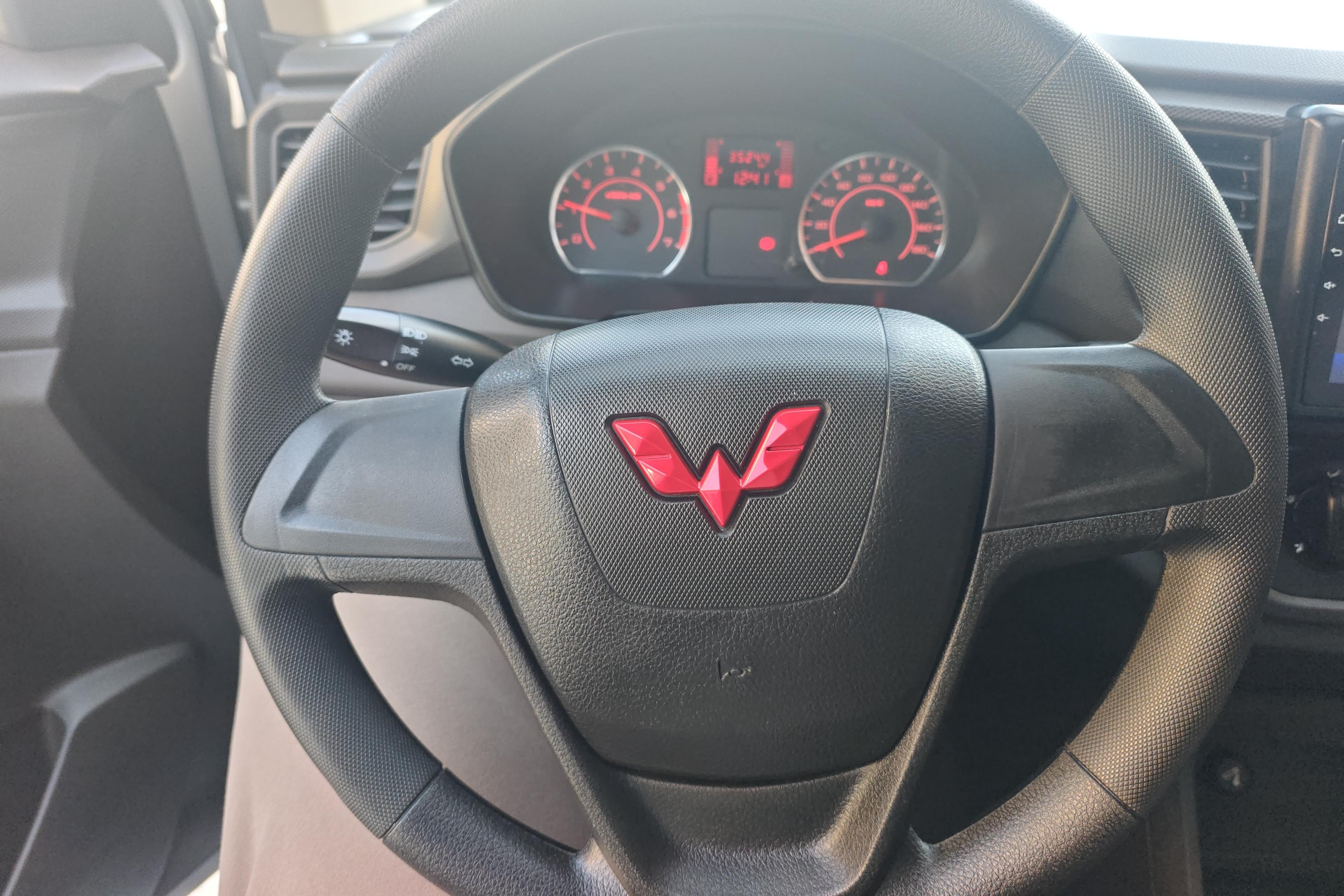 五菱宏光 V 2022款 1.5L 手动 后驱 7座 劲取版电动助力 (国Ⅵ) 