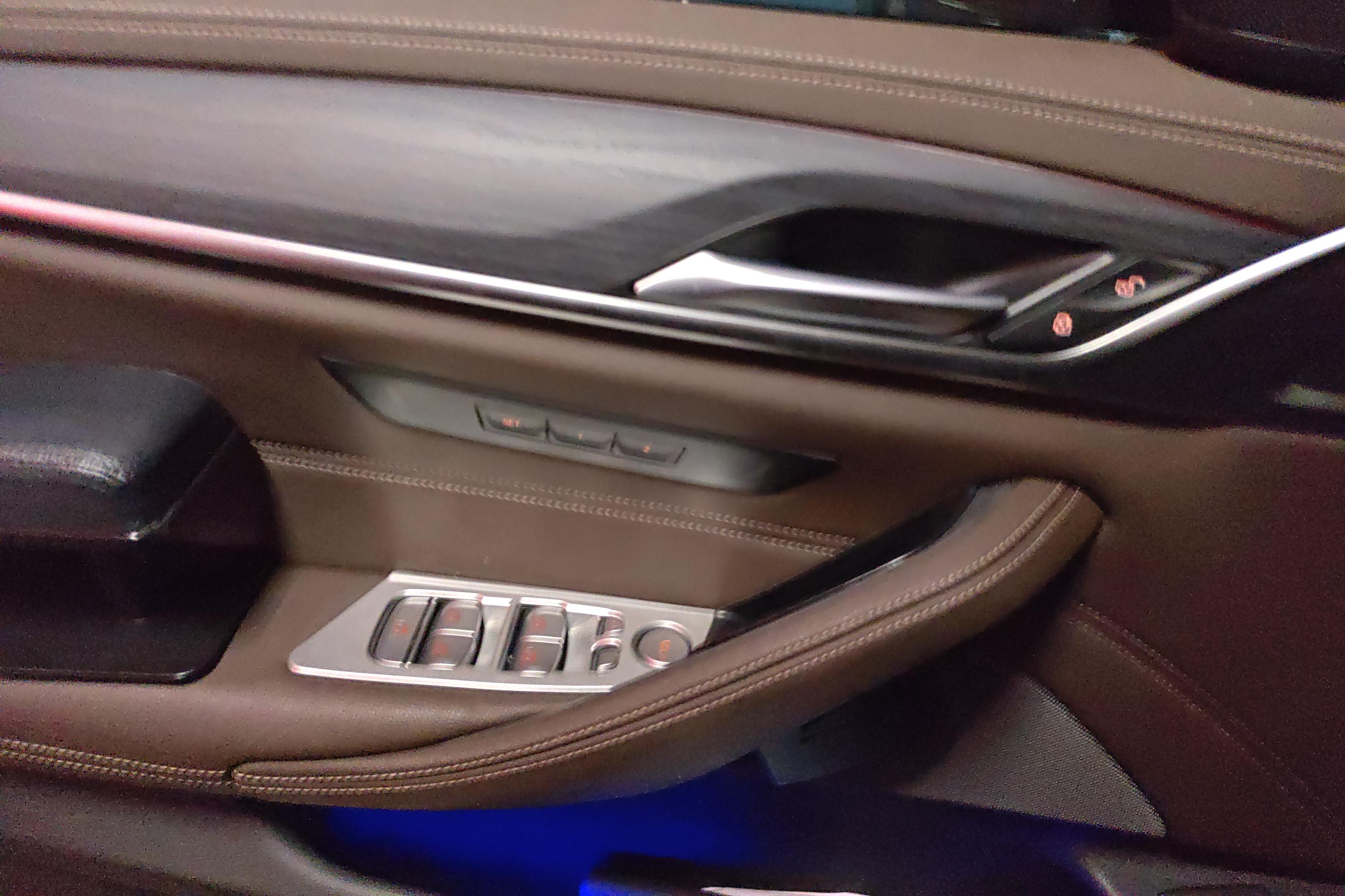 宝马5系 530Li 2021款 2.0T 自动 后驱 改款领先型M运动套装 (国Ⅵ) 