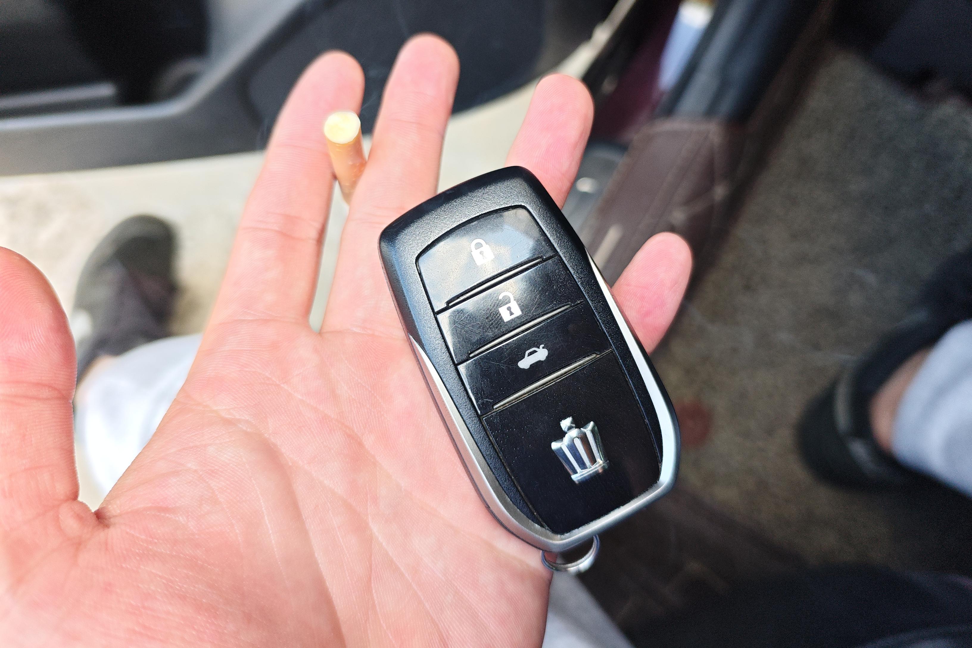 丰田皇冠 2018款 2.0T 自动 后驱 运动版 (国Ⅴ) 