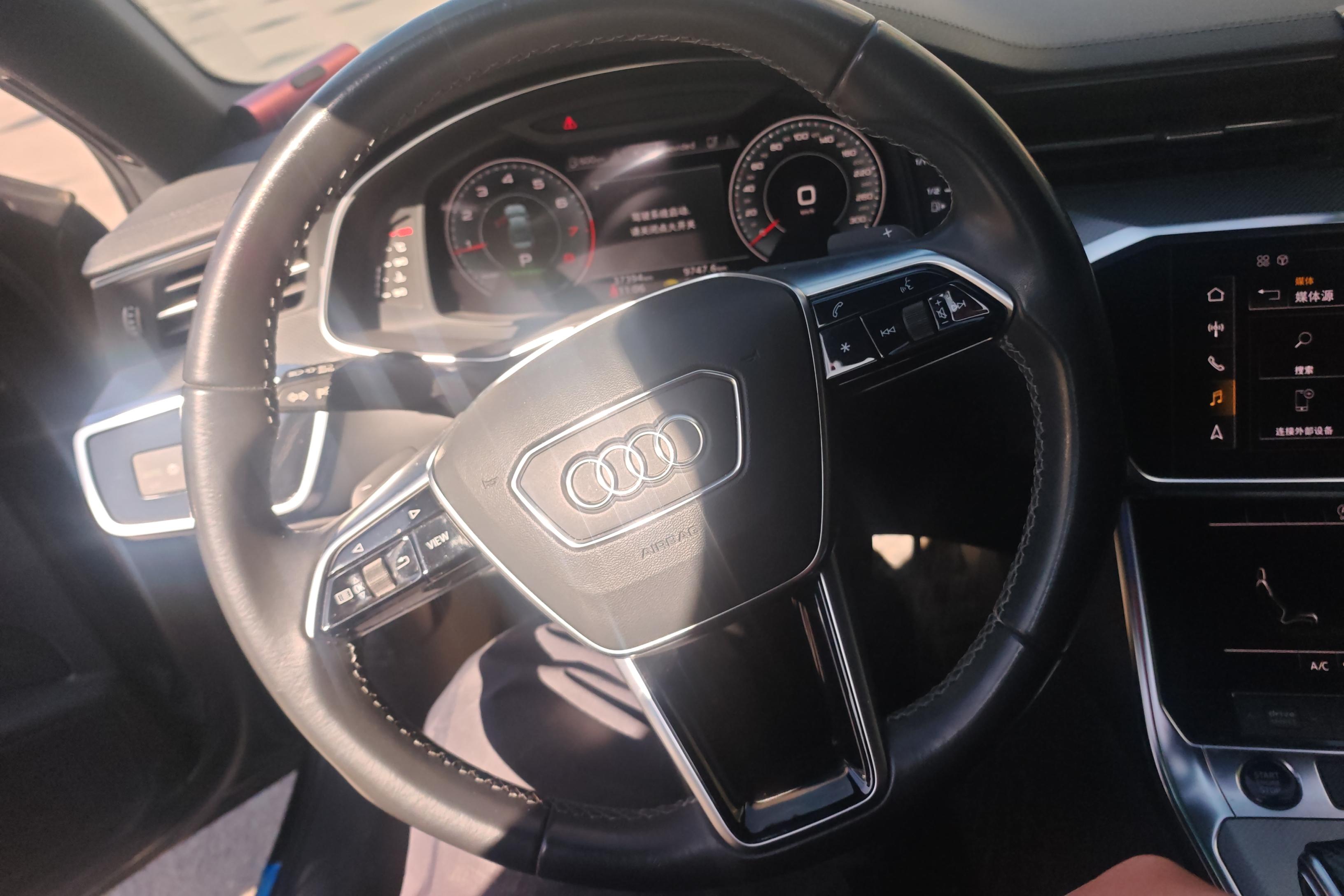 奥迪A6L 45TFSI 2021款 2.0T 自动 前驱 臻选动感型 (国Ⅵ) 