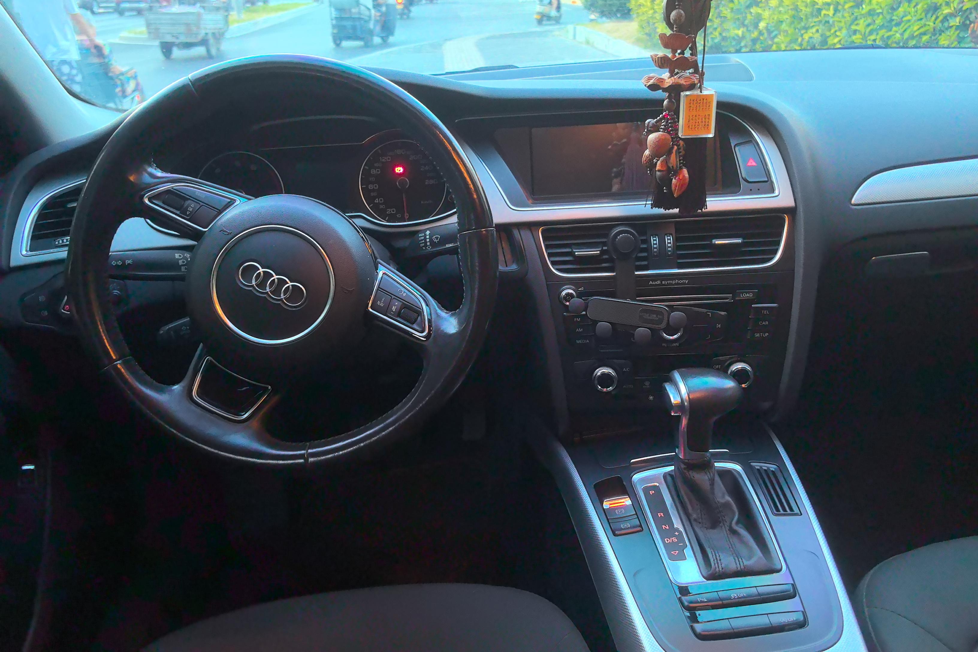 奥迪A4L 35TFSI 2015款 2.0T 自动 前驱 标准型 (国Ⅳ) 