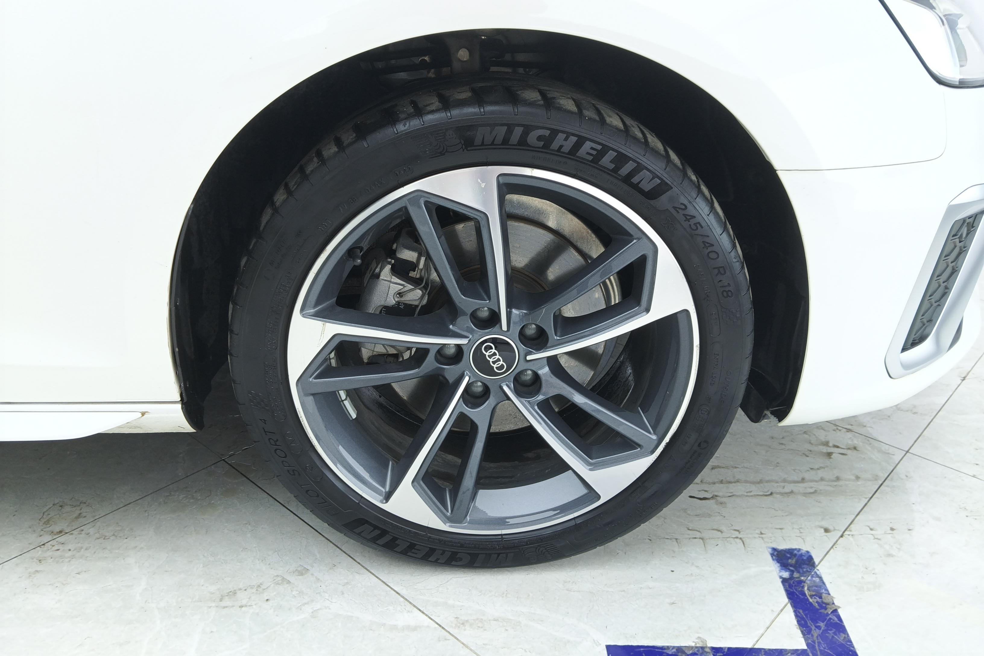 奥迪A4L 40TFSI 2022款 2.0T 自动 前驱 时尚动感型 (国Ⅵ) 