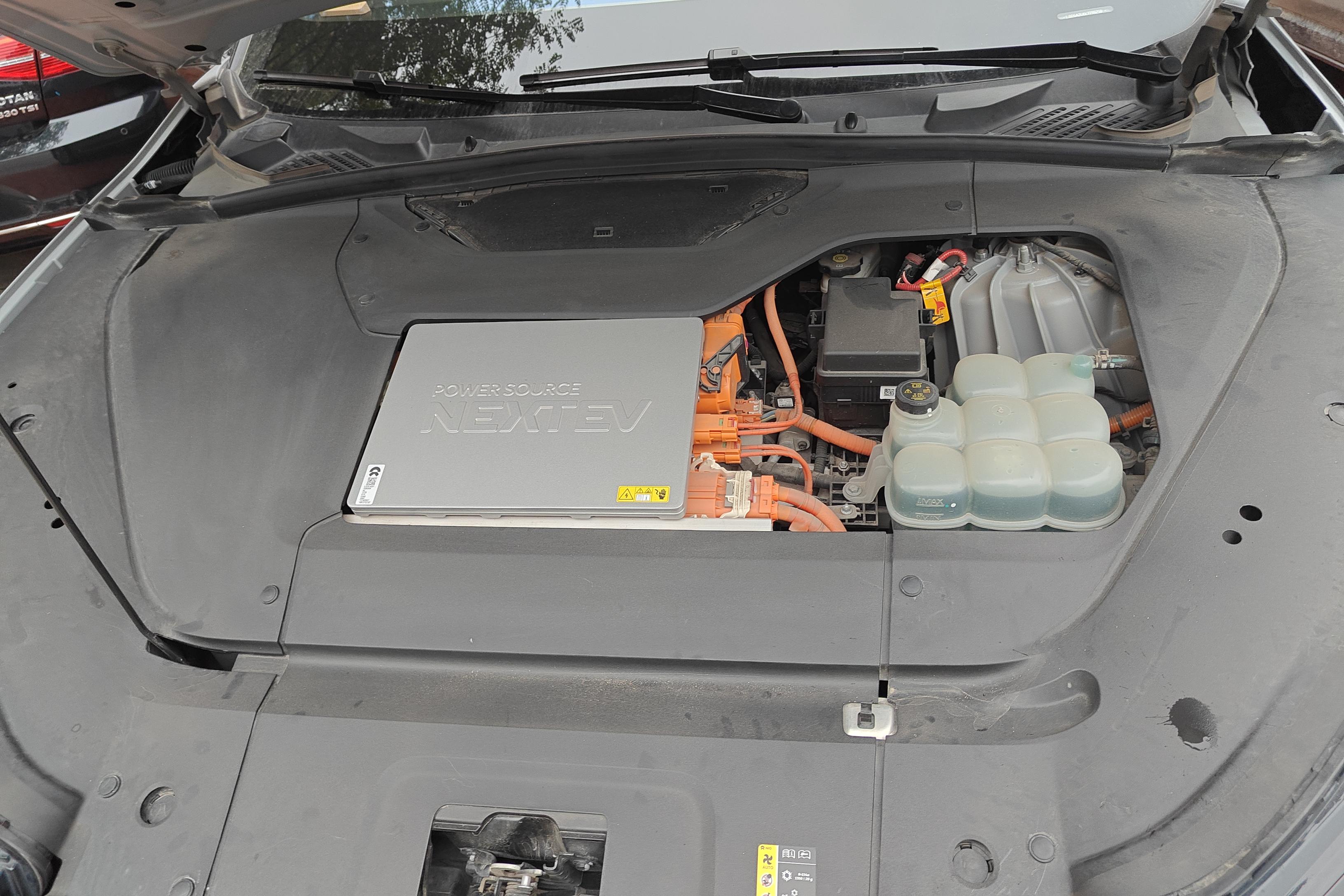 蔚来ES6 2020款 70kWh420km四驱 纯电动 运动版420KM 