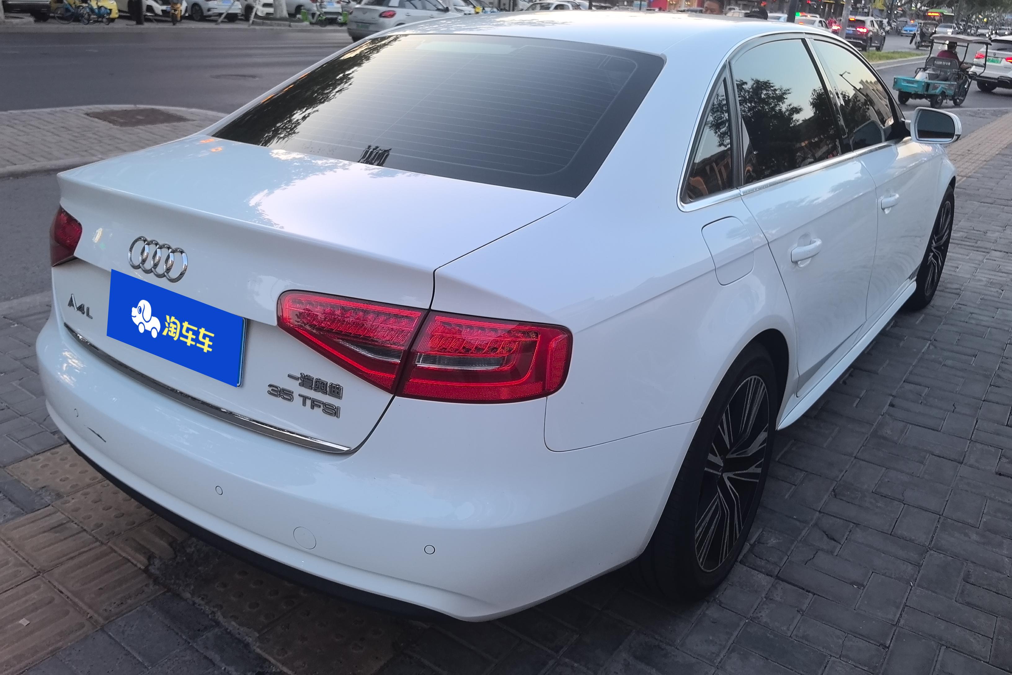 奥迪A4L 35TFSI 2015款 2.0T 自动 前驱 标准型 (国Ⅳ) 
