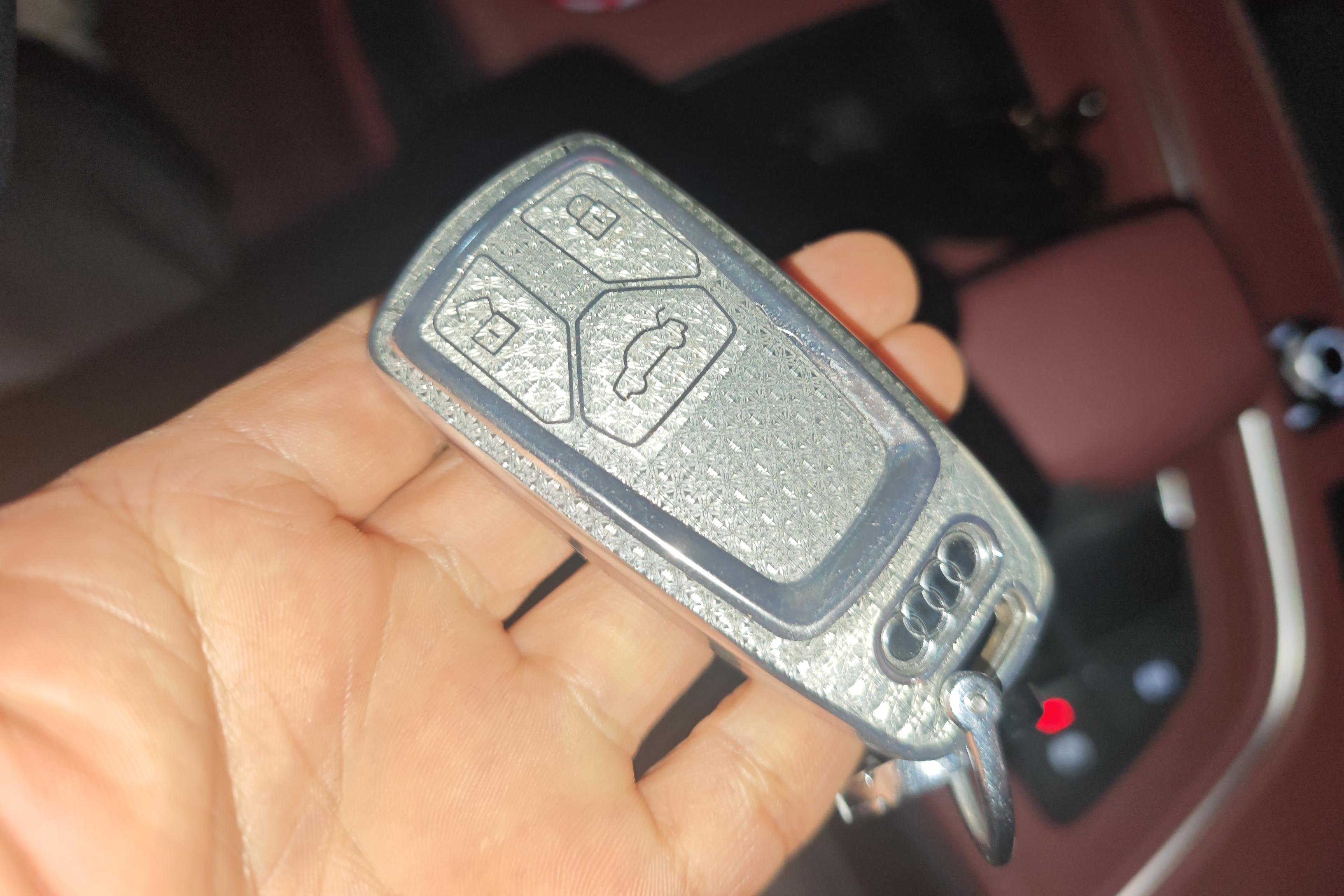 奥迪A4L 40TFSI 2024款 2.0T 自动 前驱 豪华动感型 (国Ⅵ) 
