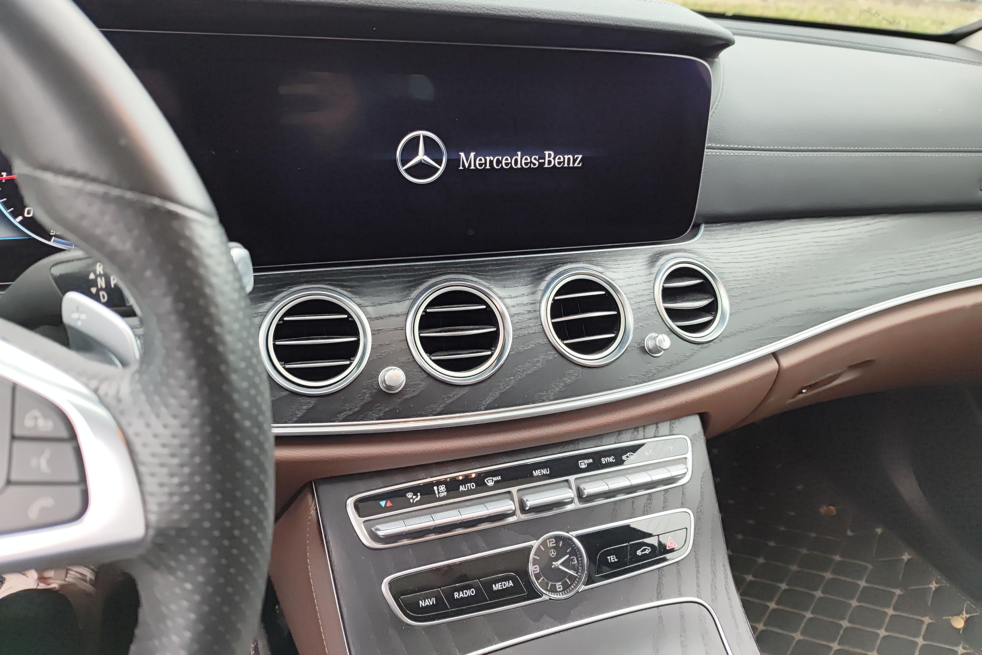 奔驰E级 E300L 2018款 2.0T 自动 后驱 运动豪华型改款 (国Ⅴ) 